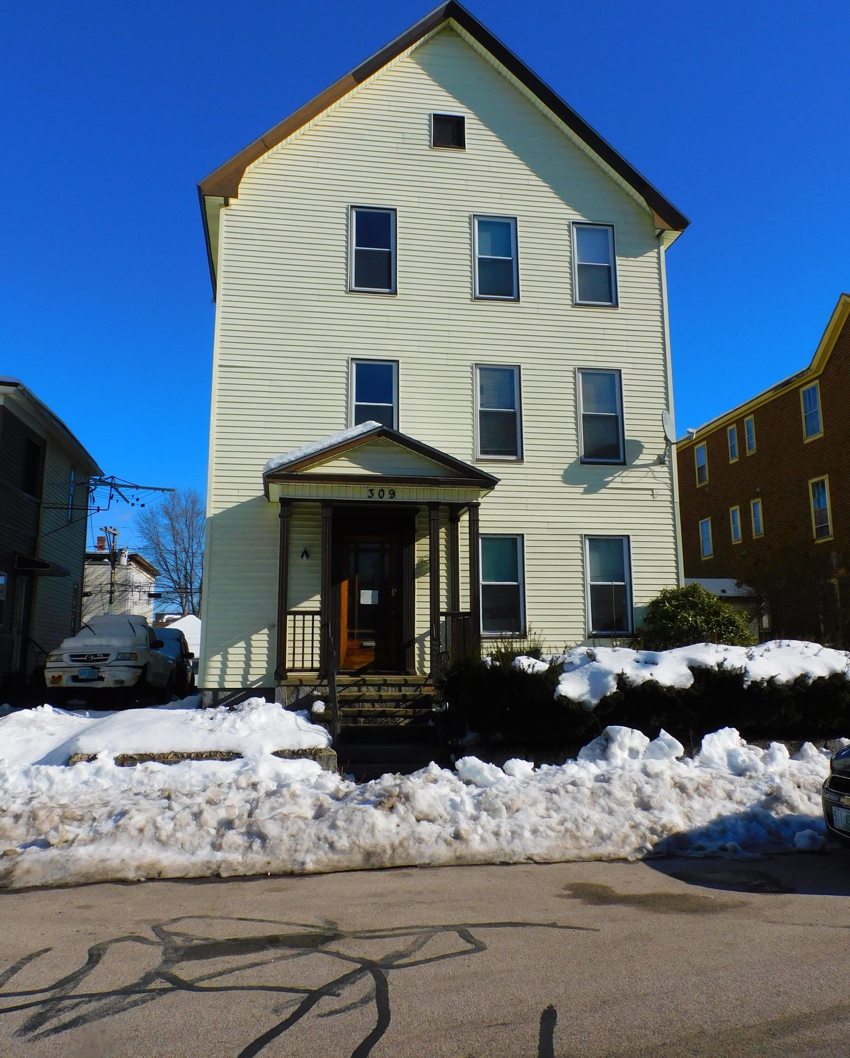 309 Dubuque St, Manchester NH  03102-3773 exterior