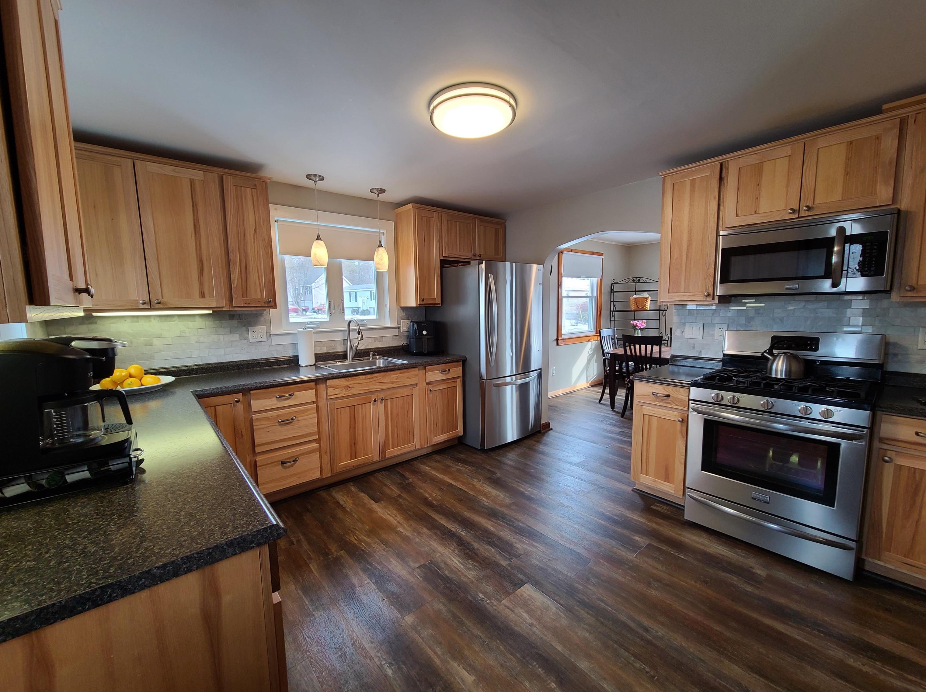 2 Pike St, Epping, NH 03042