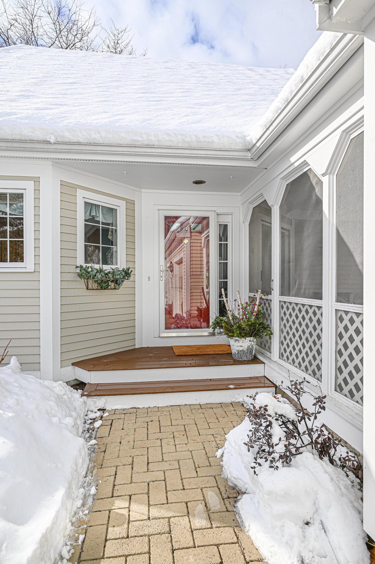 406 Straw Hill Rd, Manchester, NH 03104-1678