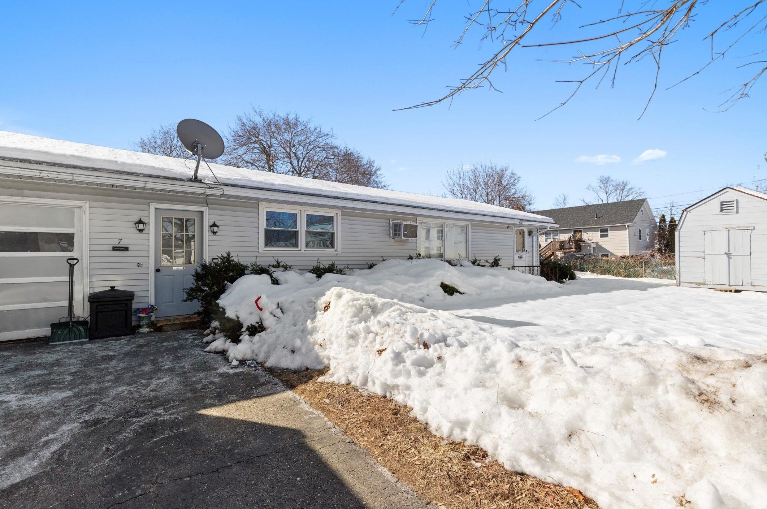7 Harvard St, Rochester, NH 03867