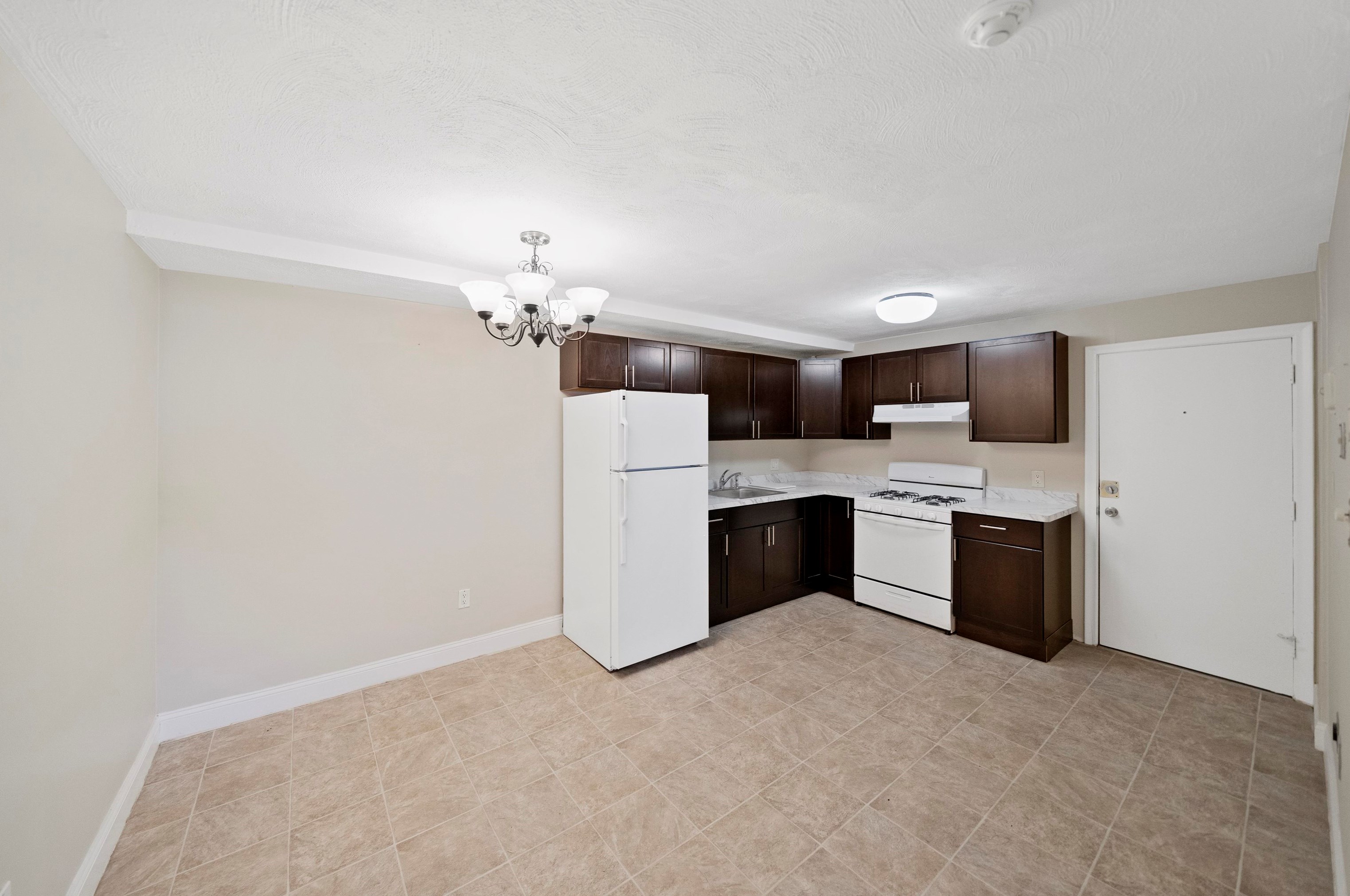8 Tiffany Rd #4, Salem, NH 03079
