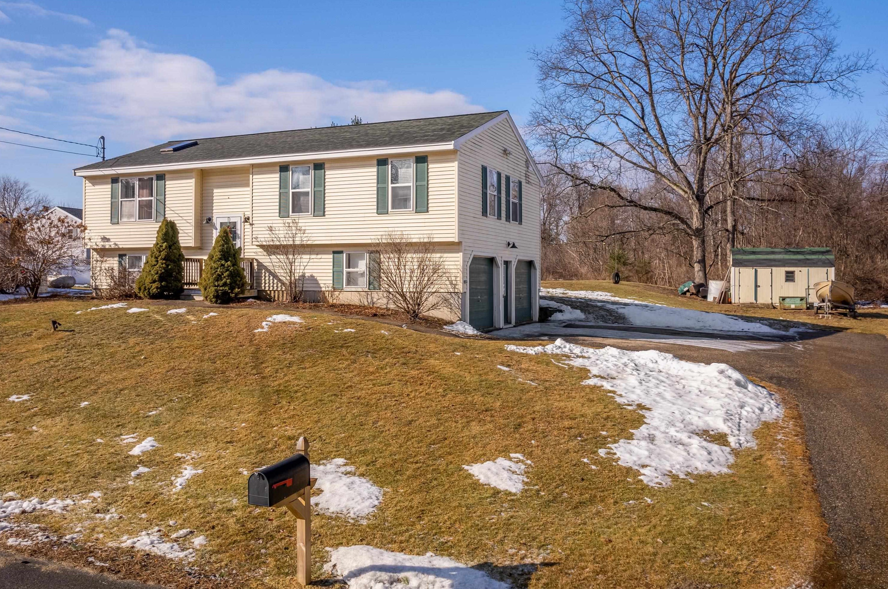 5 Brandywine Dr, South Hampton, NH 03827