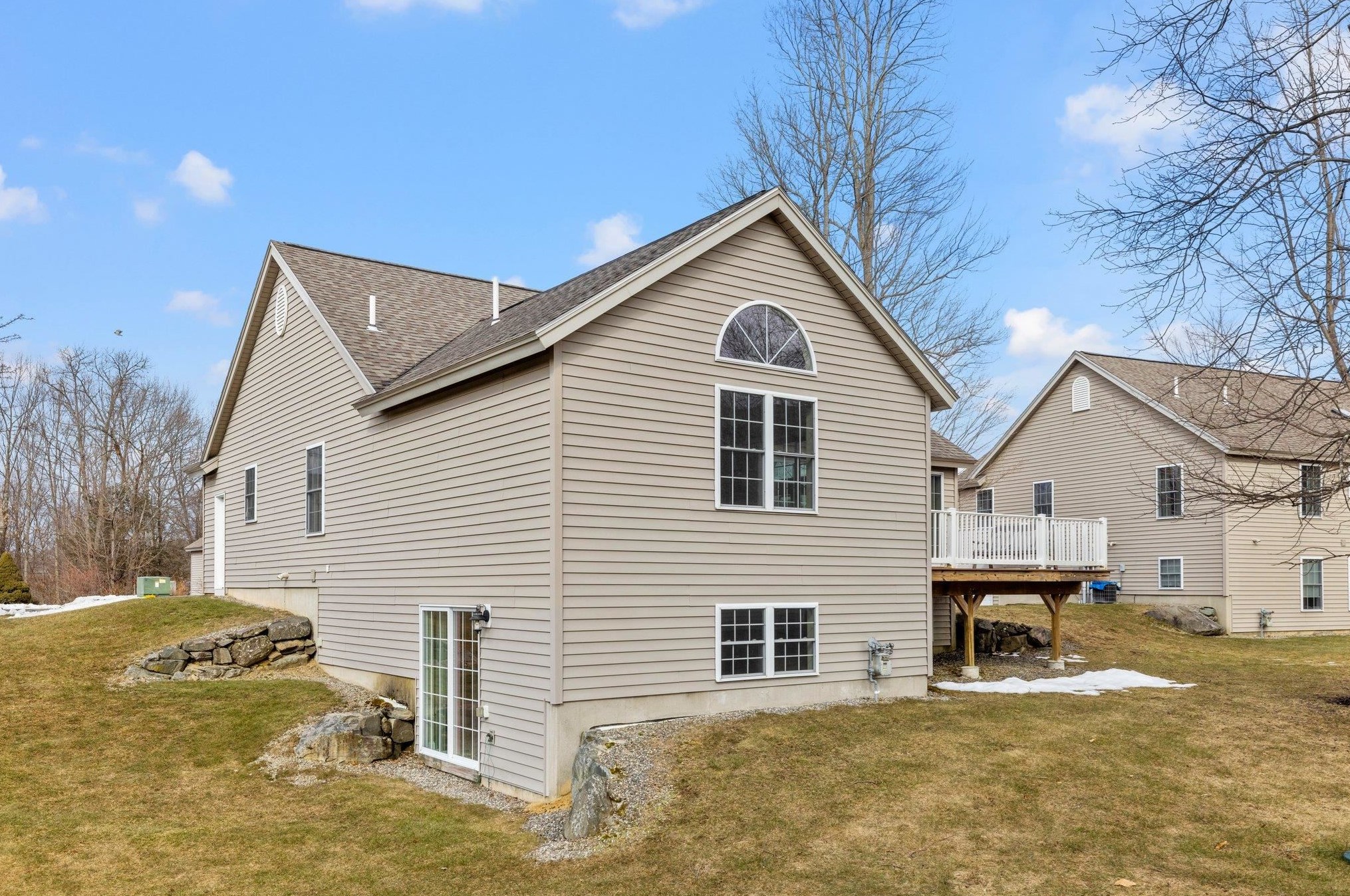 12 Country Ln, South Hampton, NH 03827