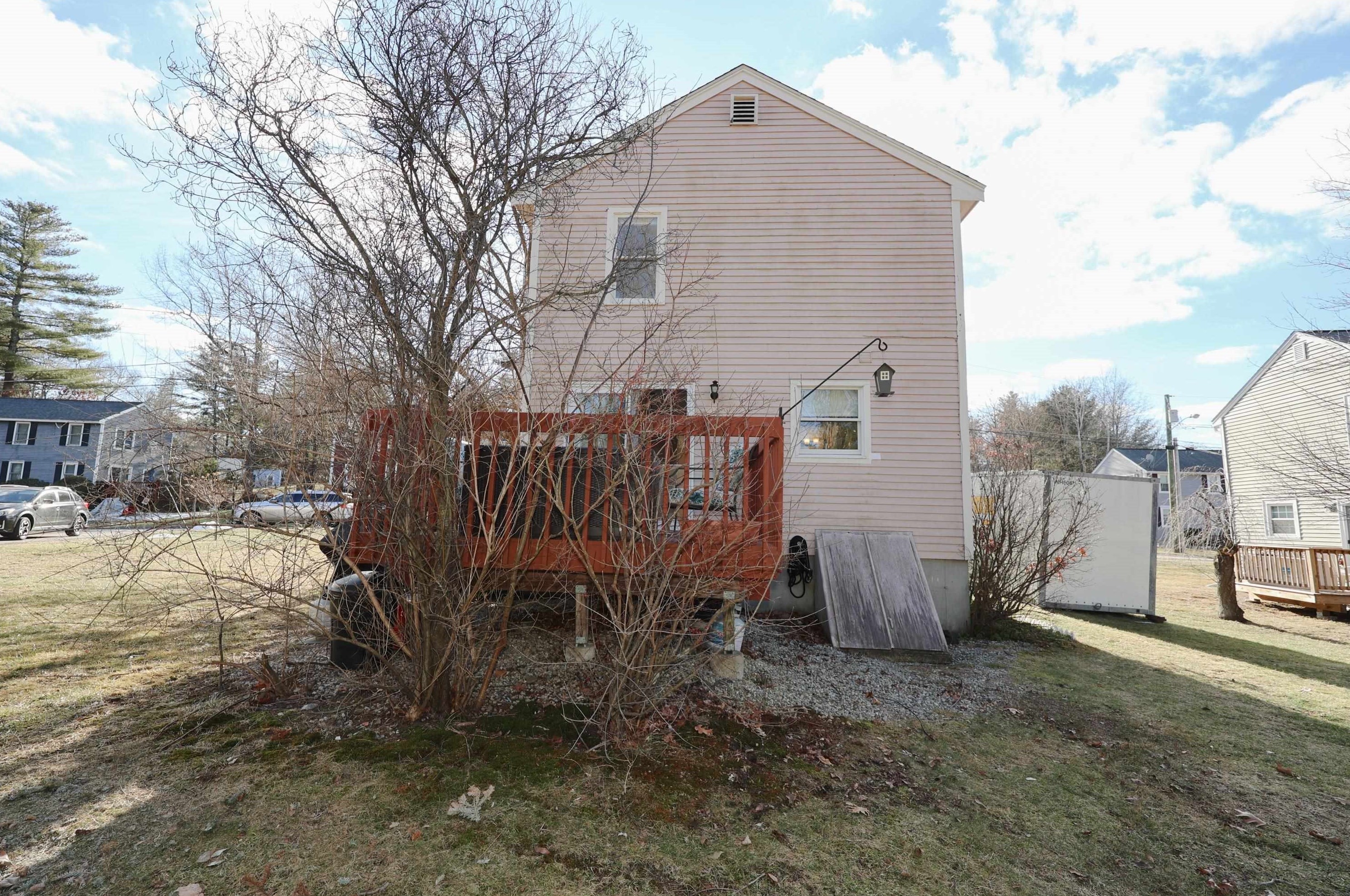 7 Burgundy Dr, Nashua, NH 03062