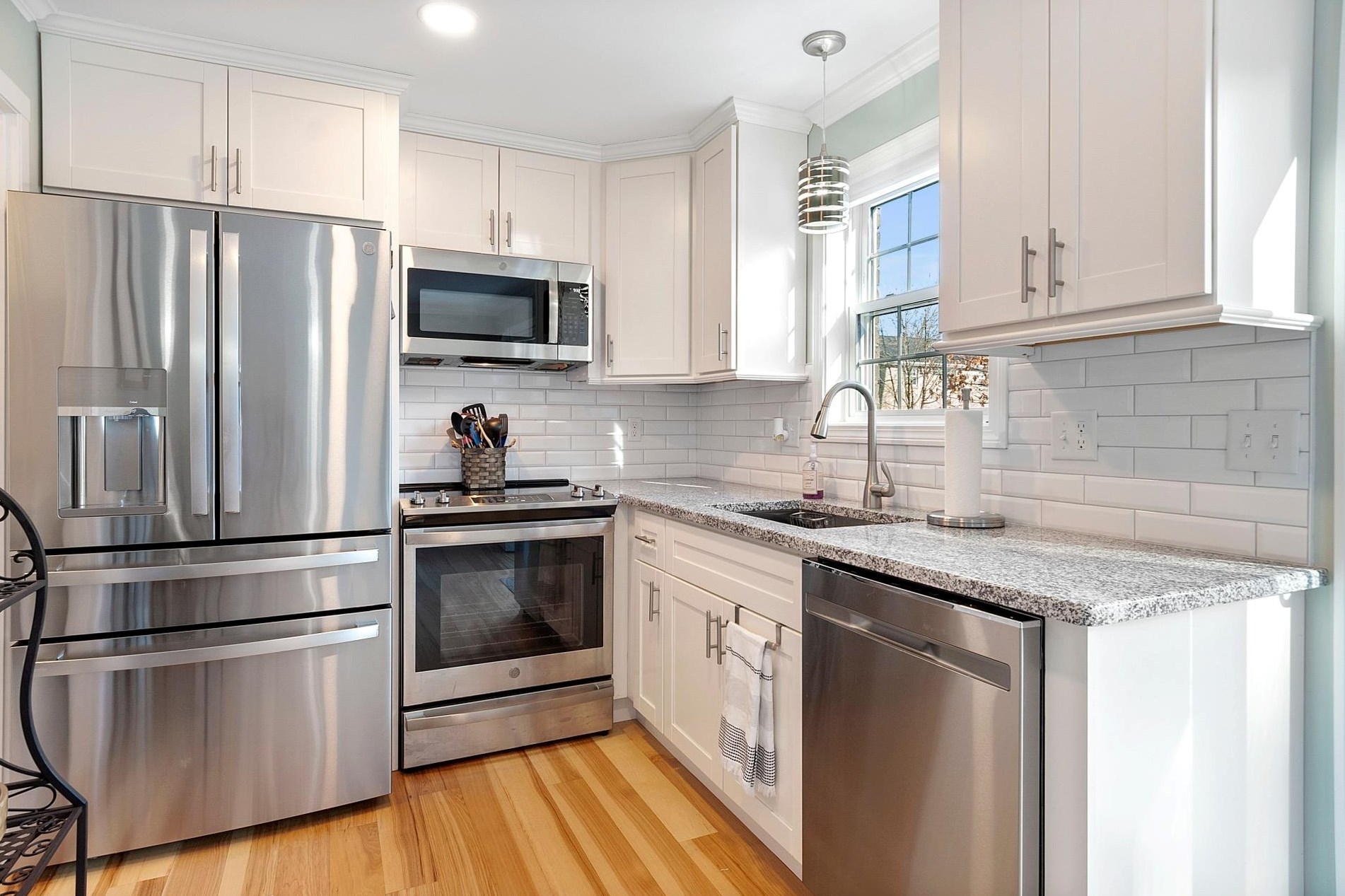 32 Fieldstone Dr, Londonderry, NH 03053