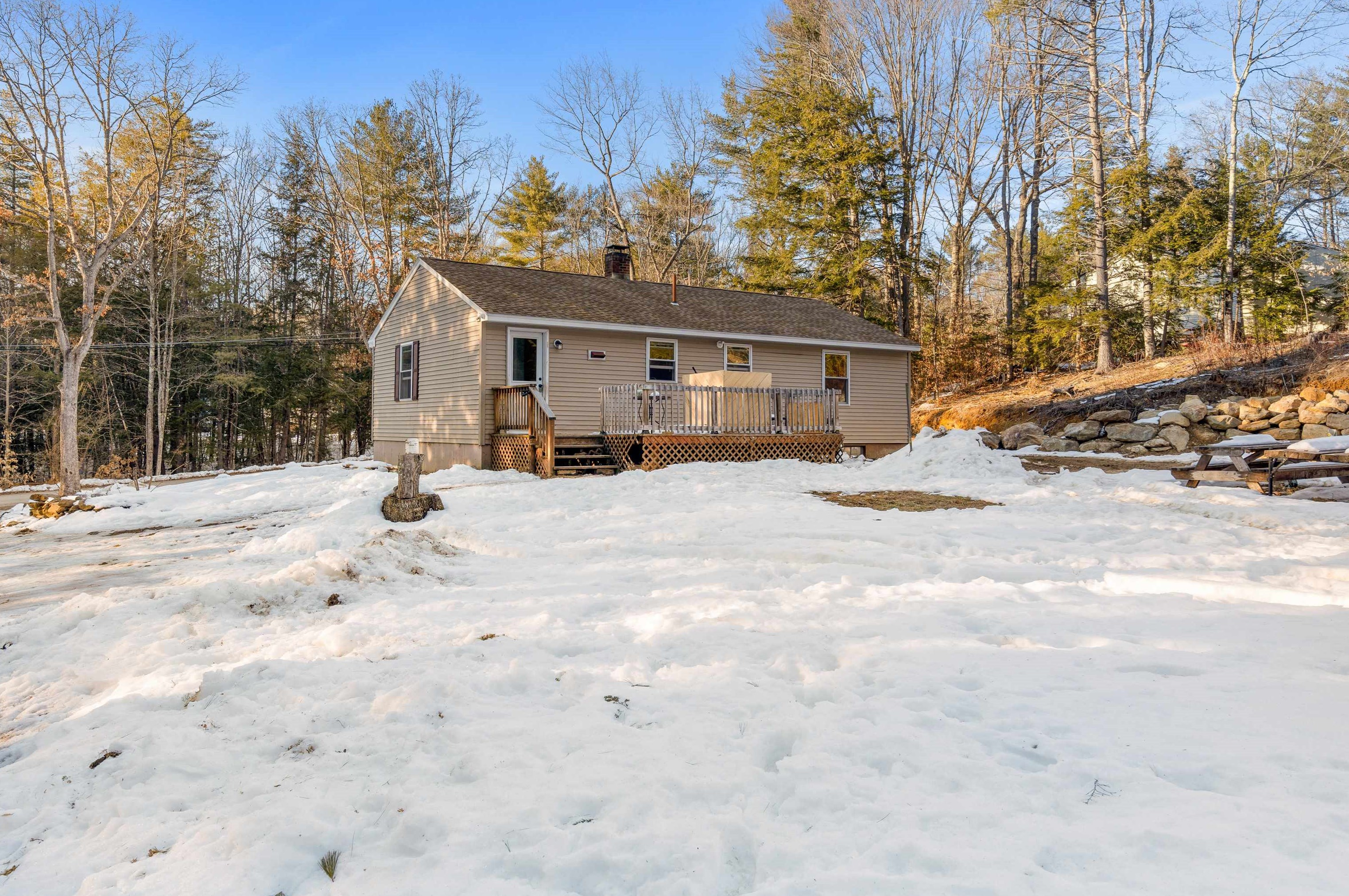 22 Briar Wood Dr, Chichester, NH 03234