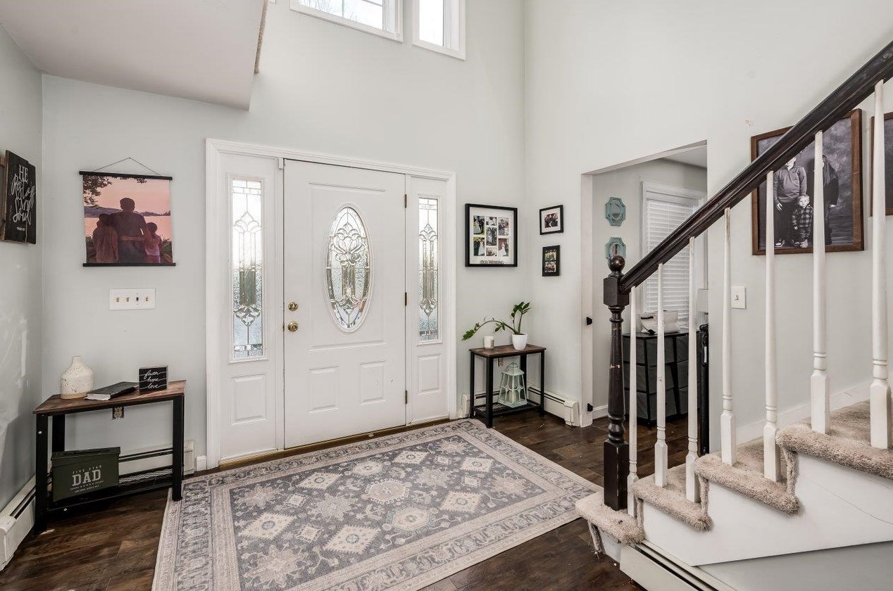 8 Lancelot Rd, Farmington, NH 03835