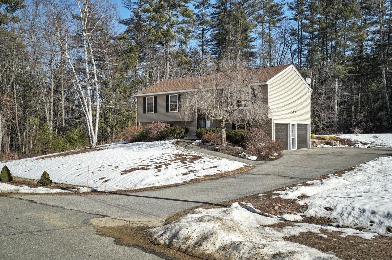 7 Bayou Dr, Raymond, NH 03077