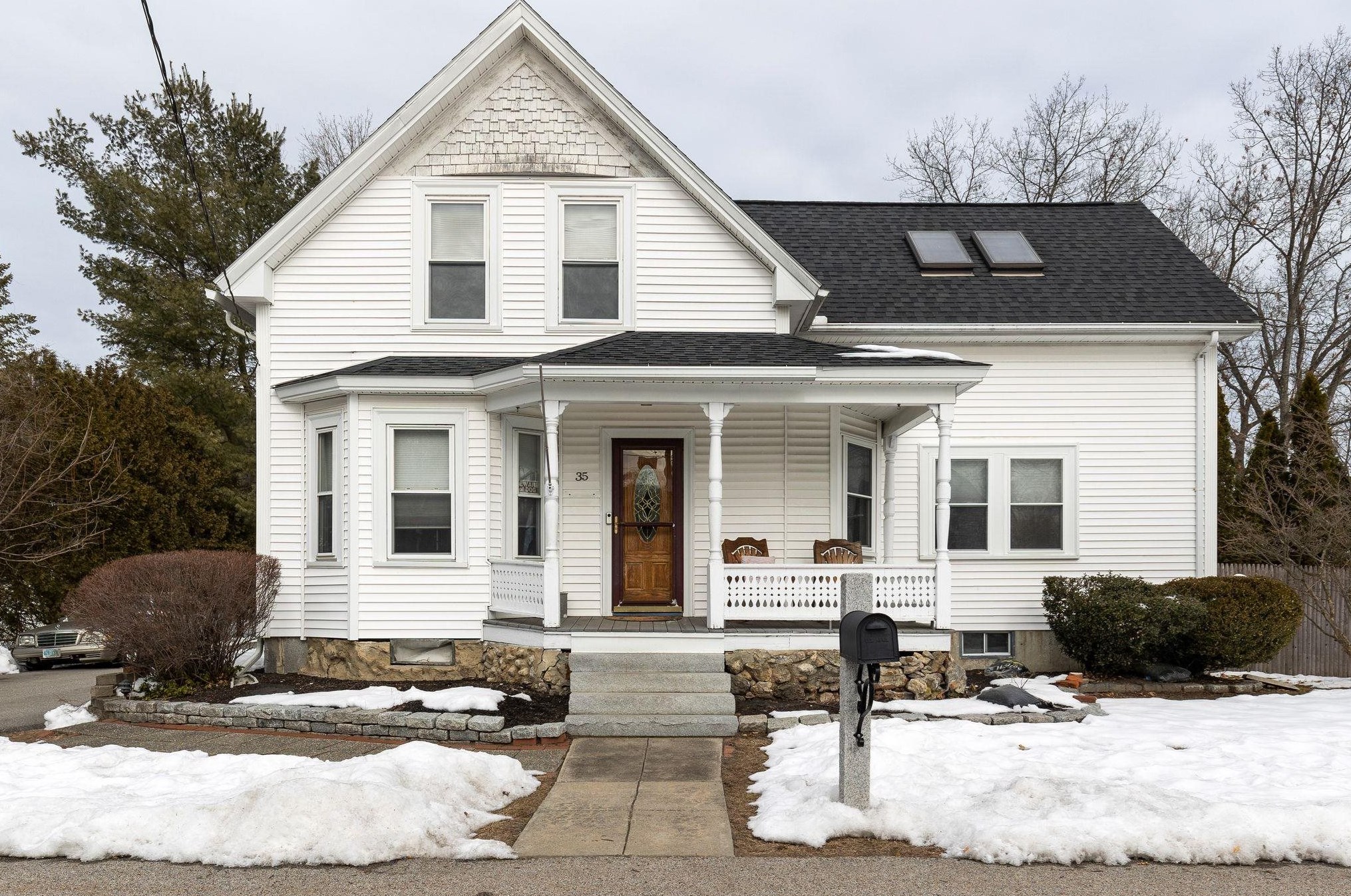 35 Allen St, Manchester, NH 03102-5112