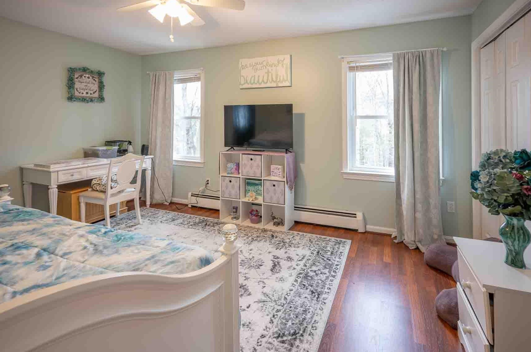 17 Walnut Cir, Merrimack NH  03054-2657 exterior