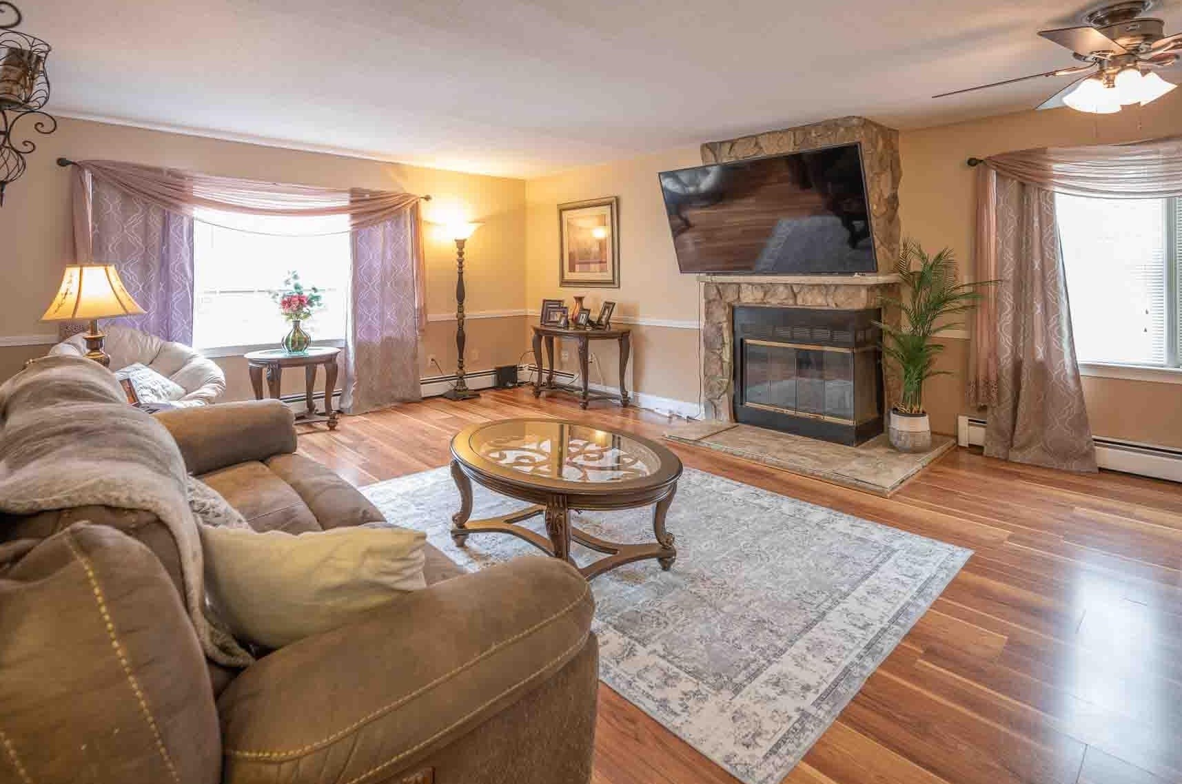 17 Walnut Cir, Merrimack NH  03054-2657 exterior