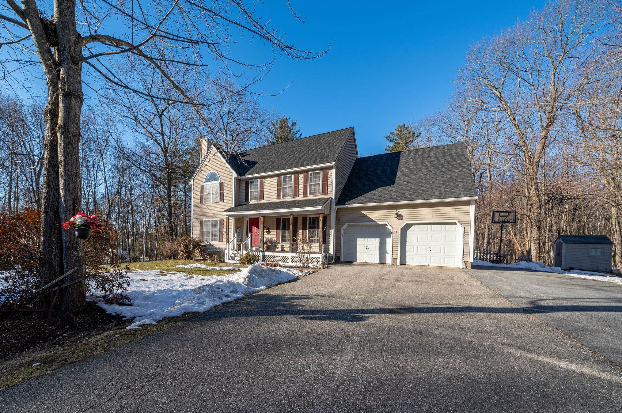 7 Park Ln, Manchester, NH 03106-2140