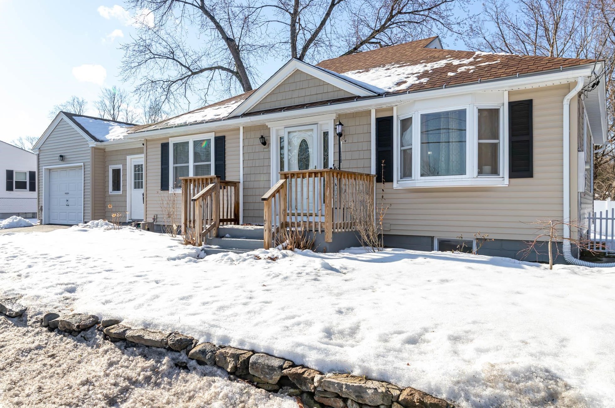 428 Mast Rd, Manchester NH  03102-3325 exterior