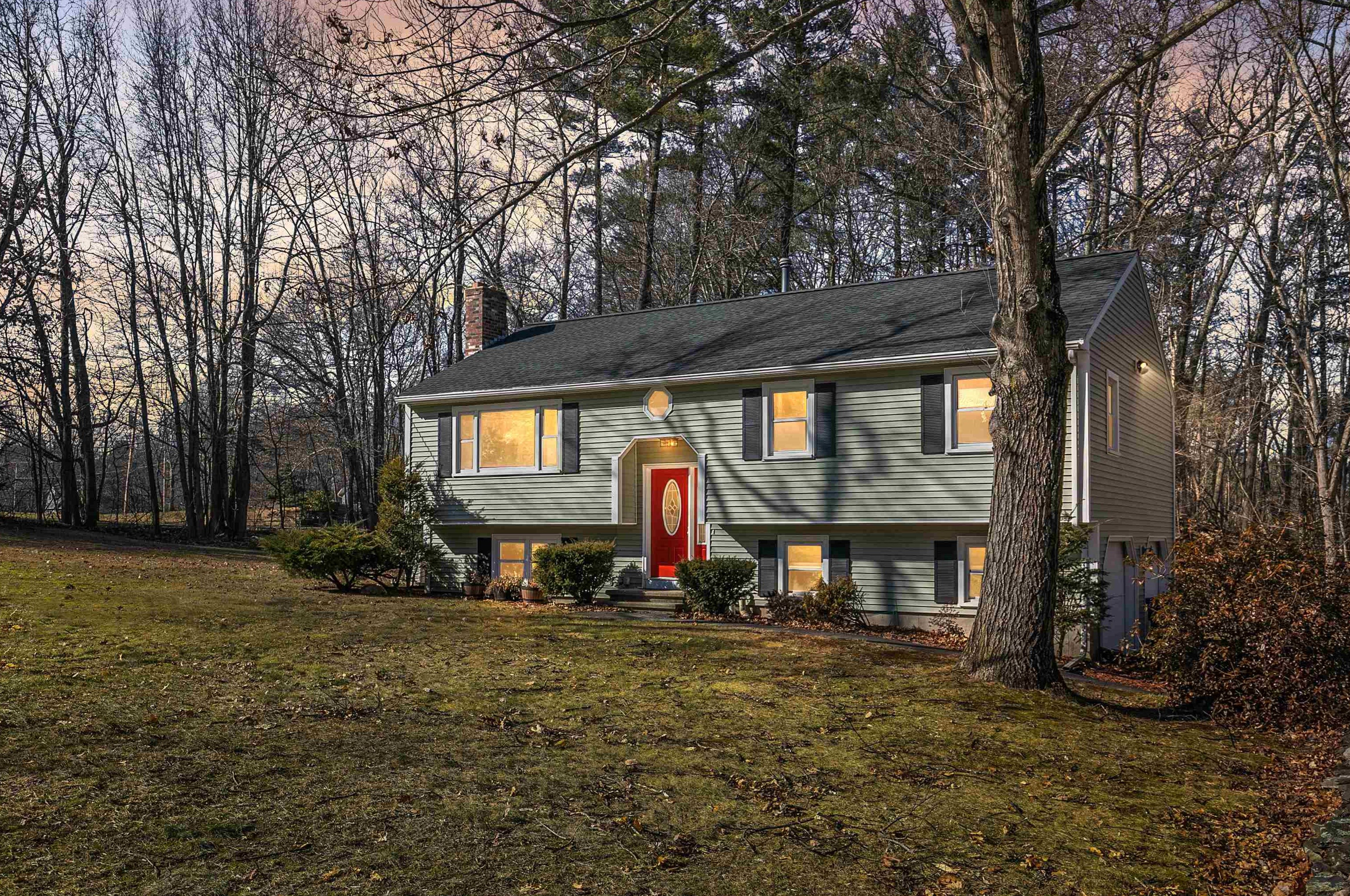 3 Lund Dr, Hudson, NH 03051 exterior
