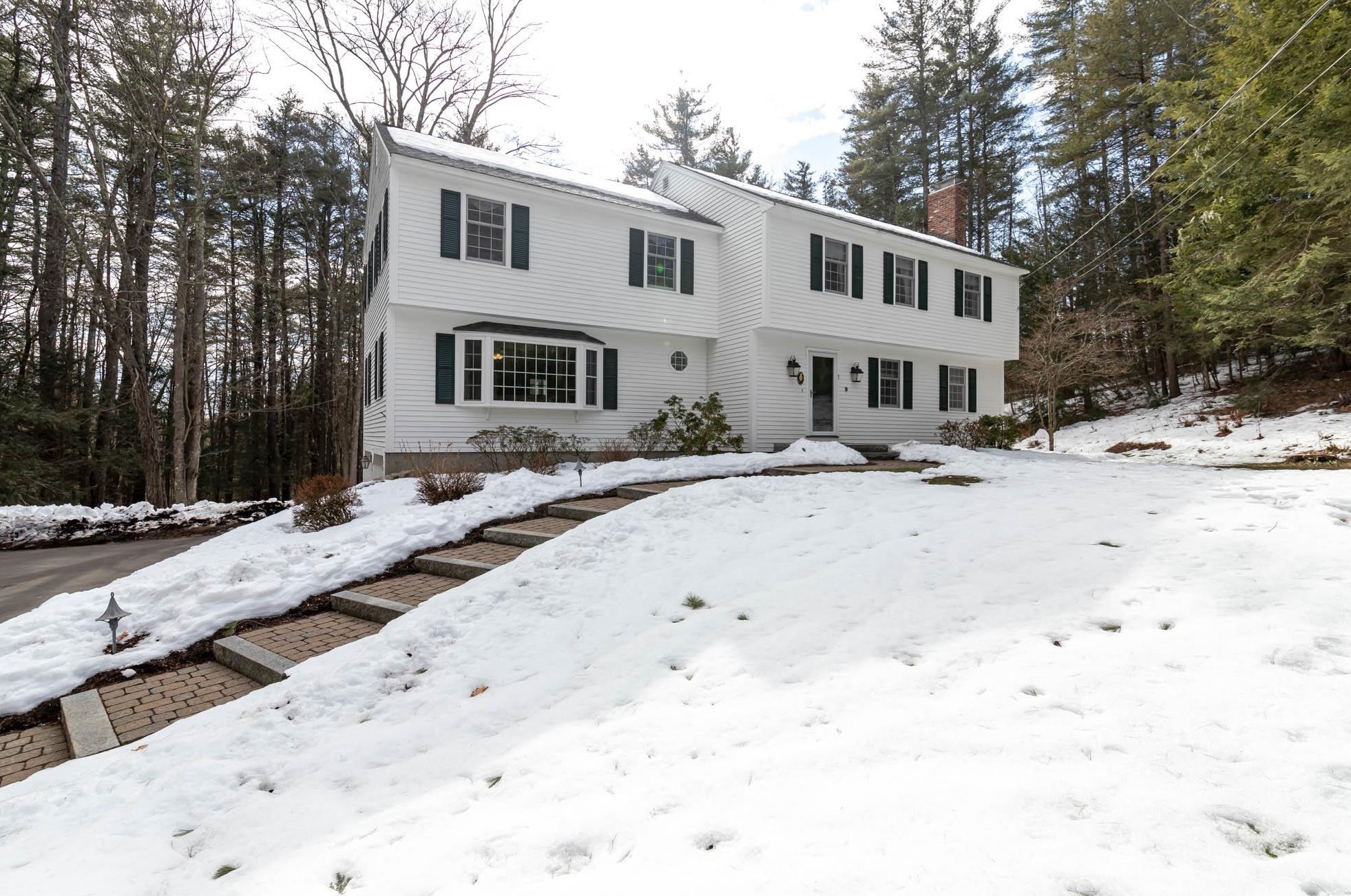 1 Greenbriar Ln, Amherst, NH 03031