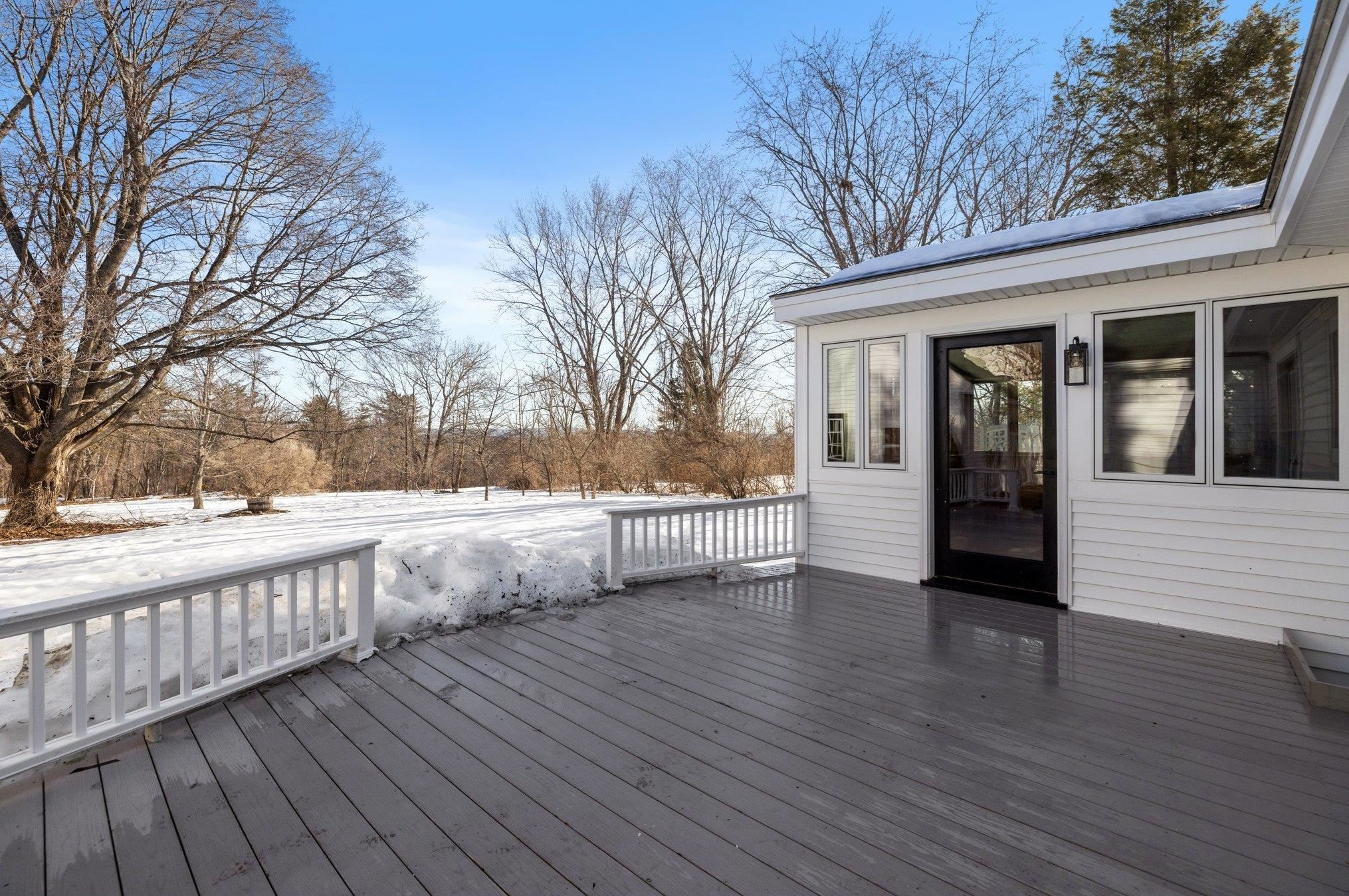 239 Main St, Wolfeboro NH  03894-4311 exterior