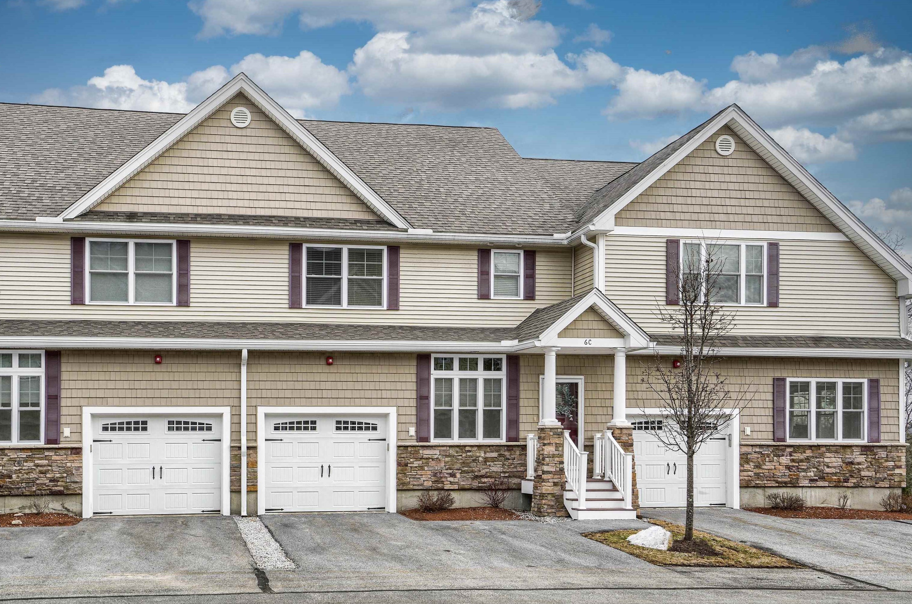 6 Manor Dr, Manchester, NH 03106-3108