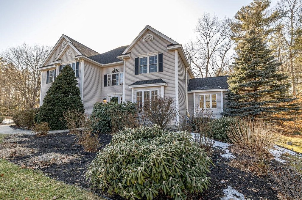 9 Preserve Dr, Londonderry, NH 03053