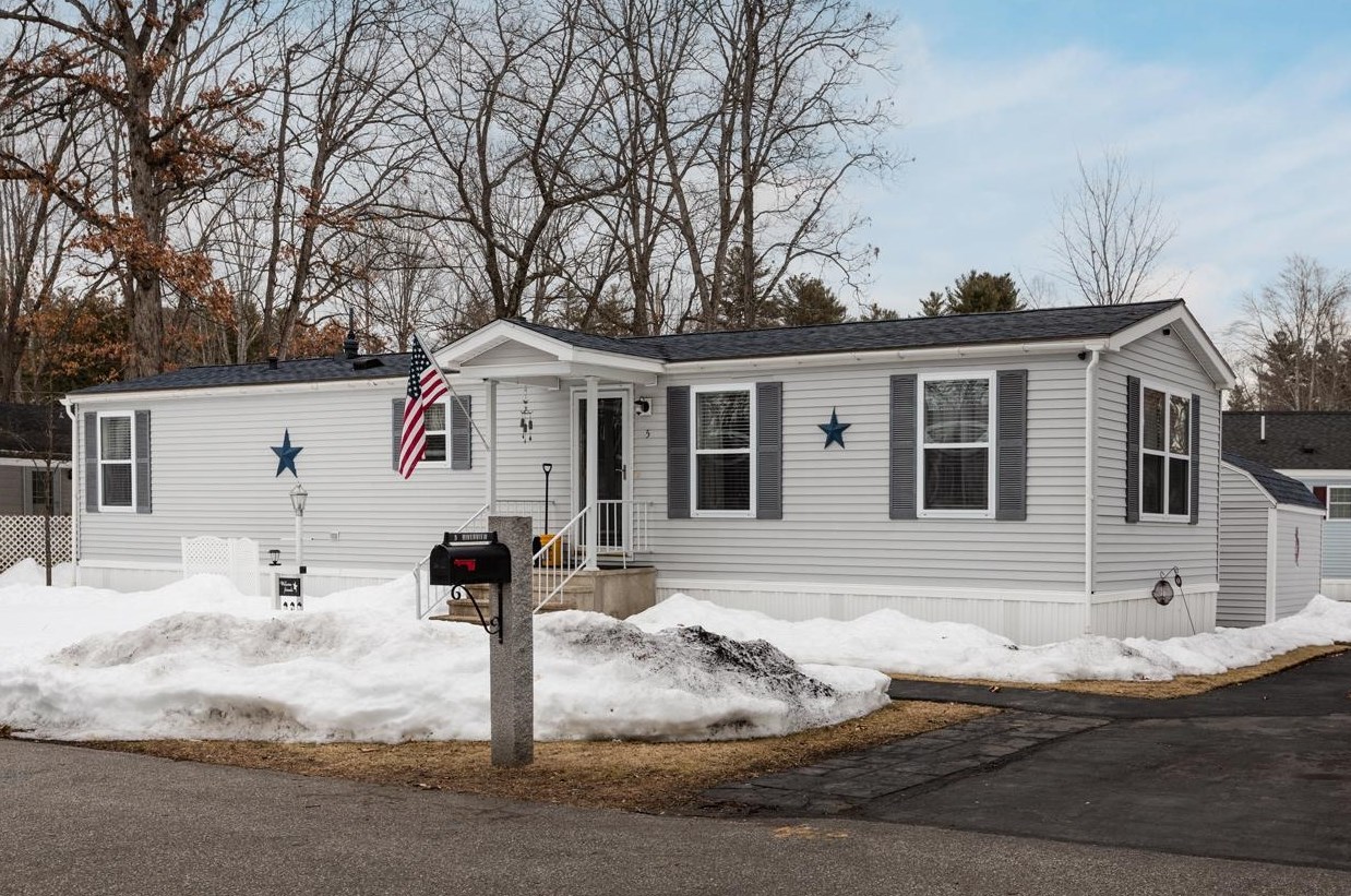 5 Riverview Ln, Concord, NH 03301