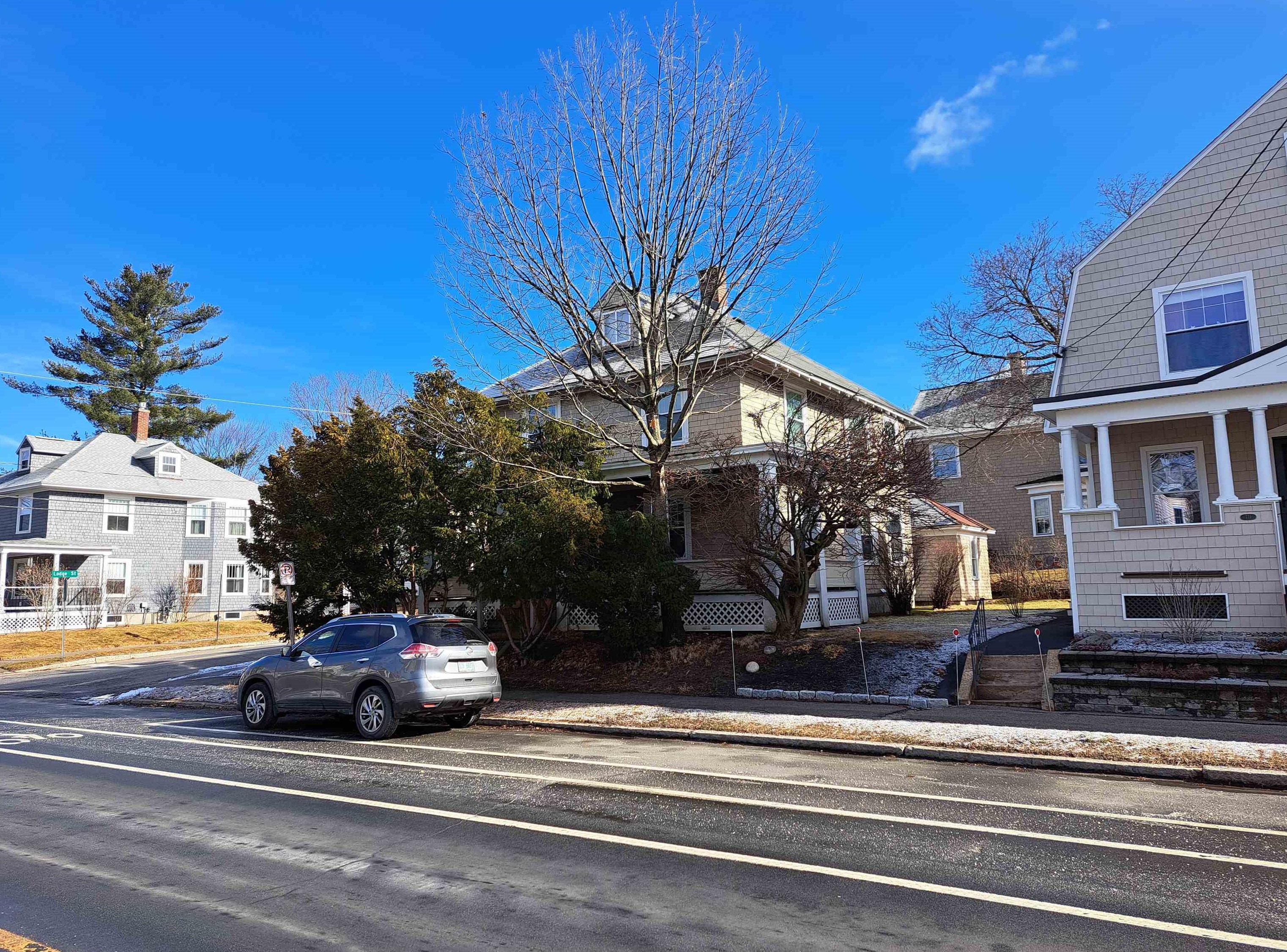 715 Maple St, Manchester, NH 03104 exterior