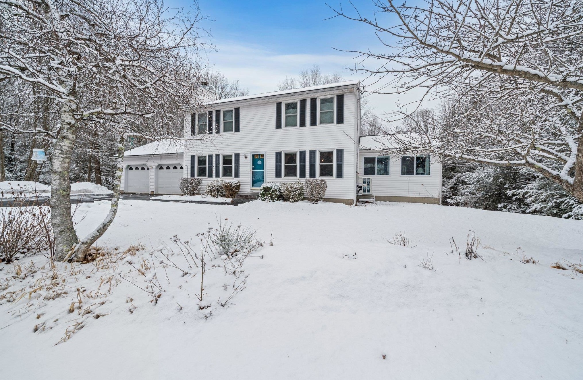 12 Ginger Dr, Goffstown, NH 03045
