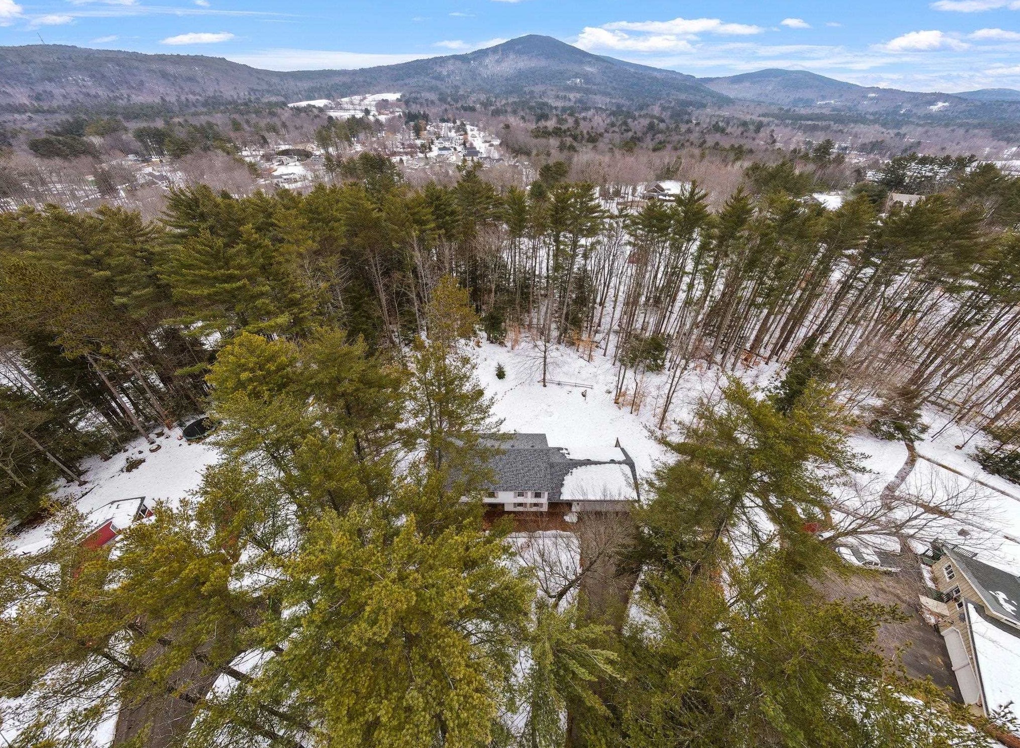 11 Robindale Cir, Laconia, NH 03249