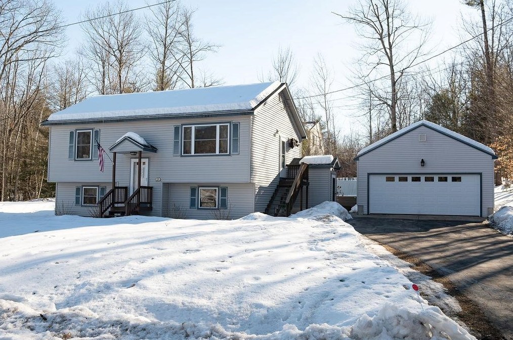 165 Ash St, Hales Location, NH 03860