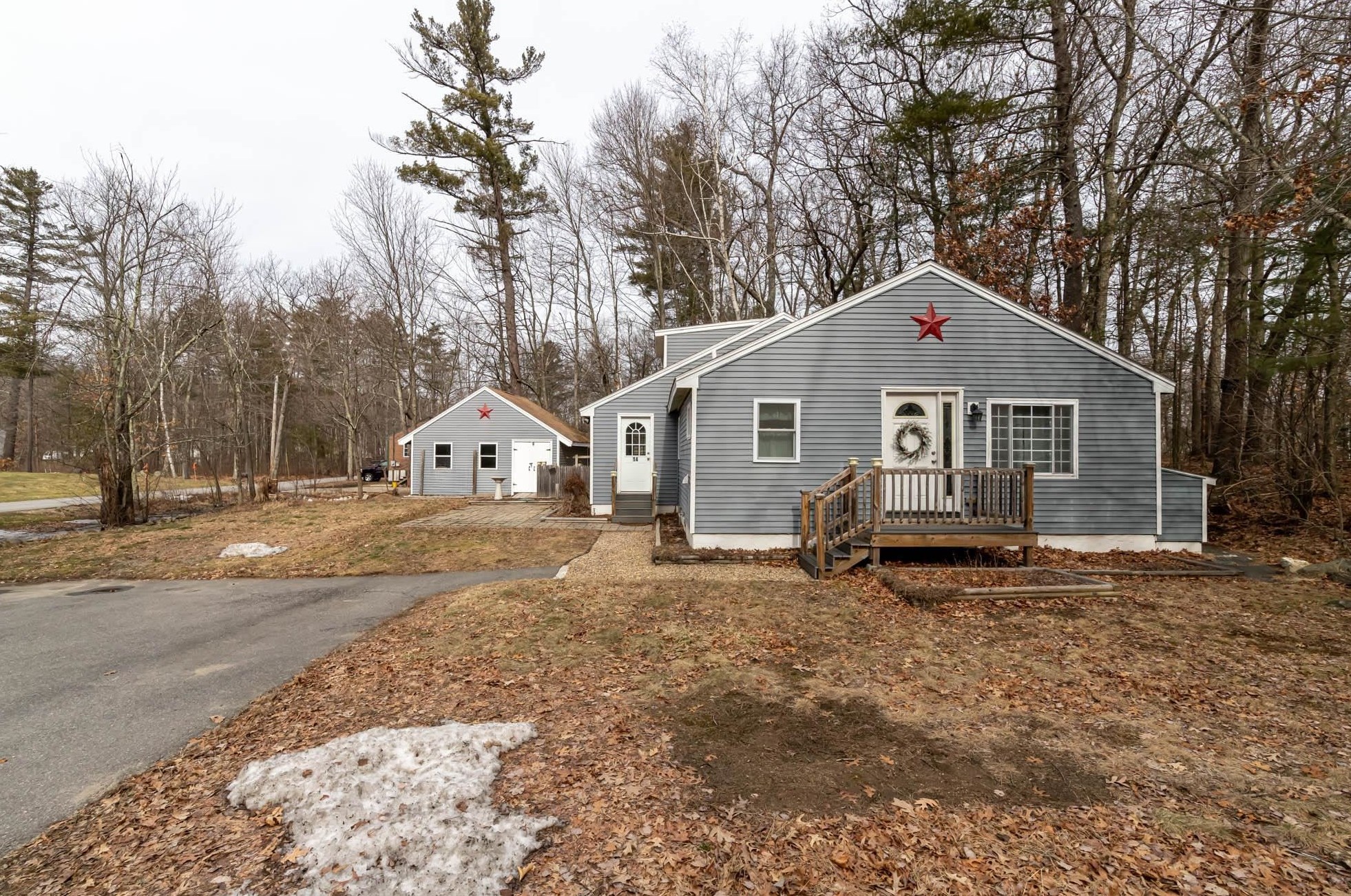 14 English Range Rd, Derry, NH 03038