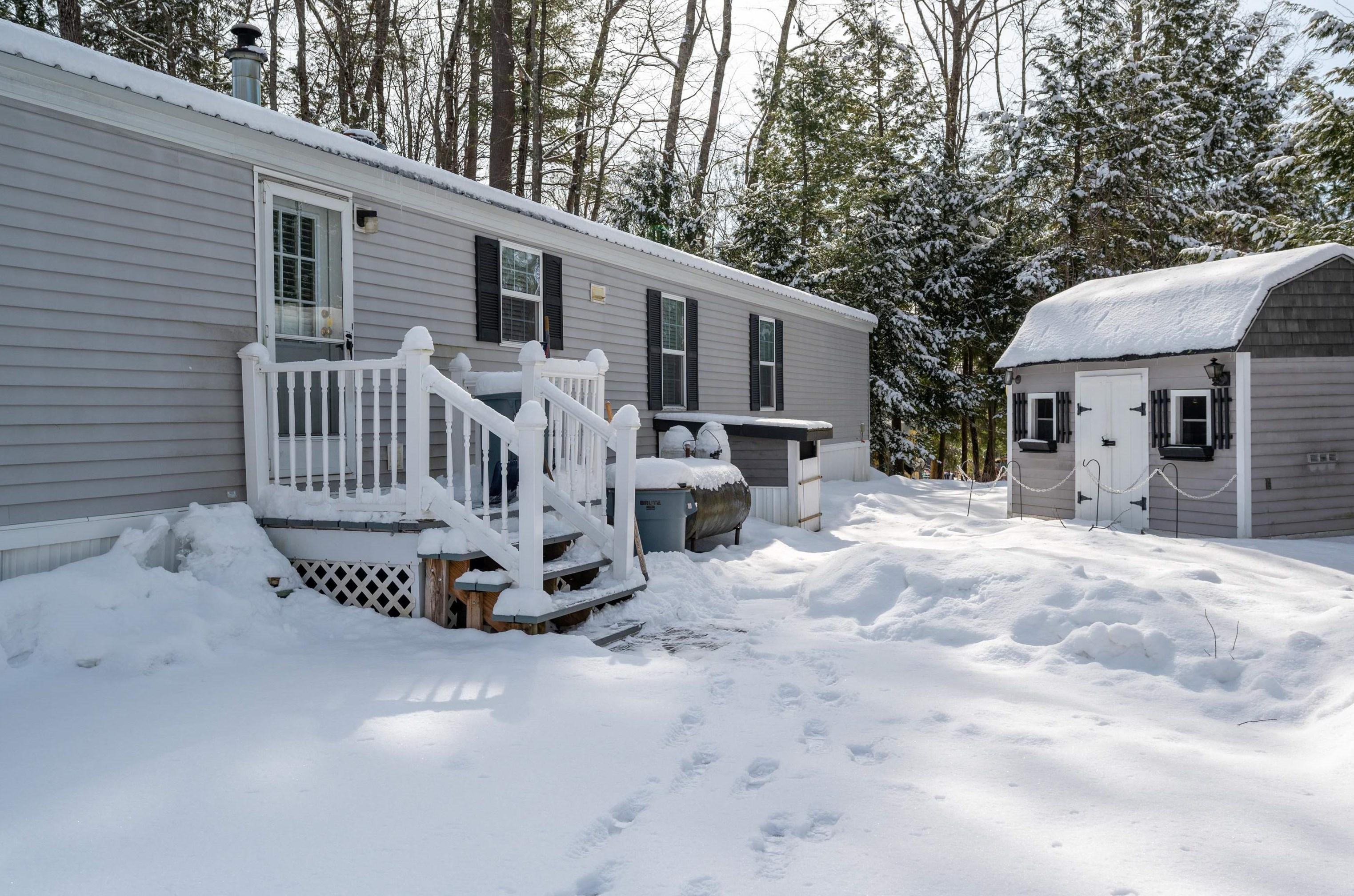 8 Deer Ln, Belmont, NH 03220