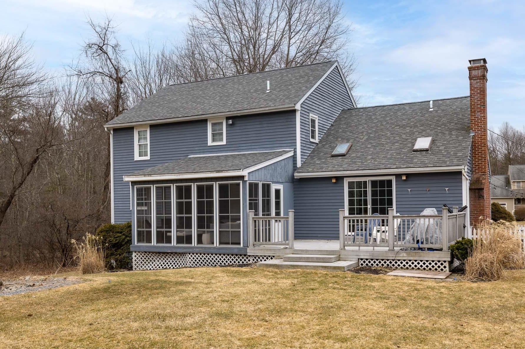 17 Lamington Hill Rd, Stratham, NH 03885