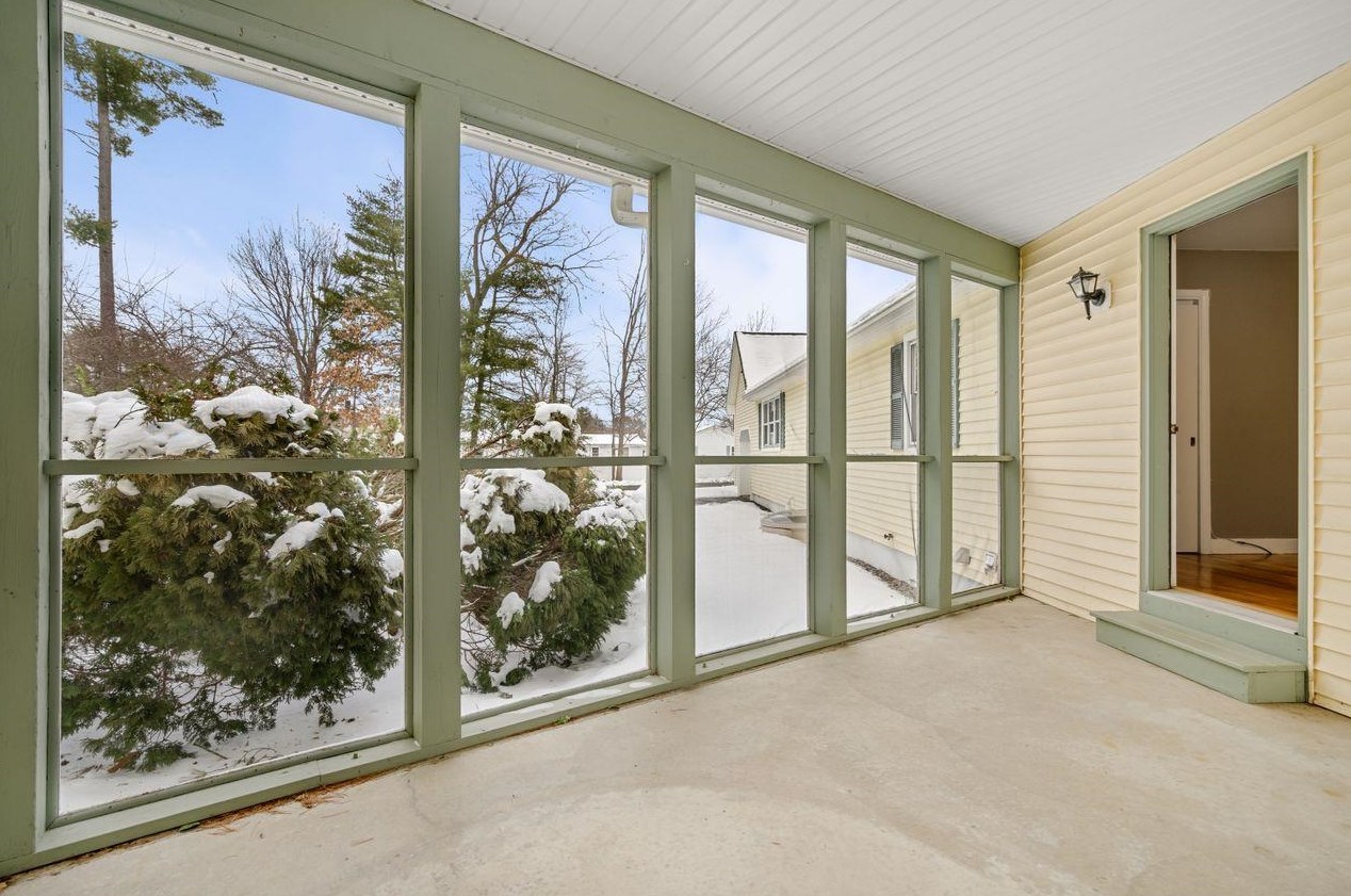 11 Mcelwain St, Merrimack NH  03054-3664 exterior