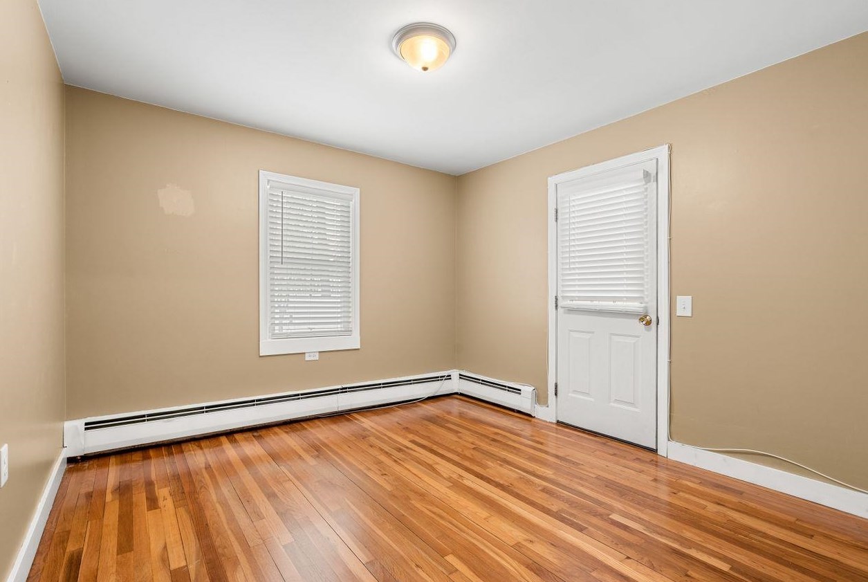 11 Mcelwain St, Merrimack NH  03054-3664 exterior