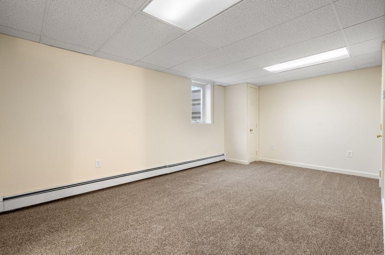 11 Mcelwain St, Merrimack NH  03054-3664 exterior