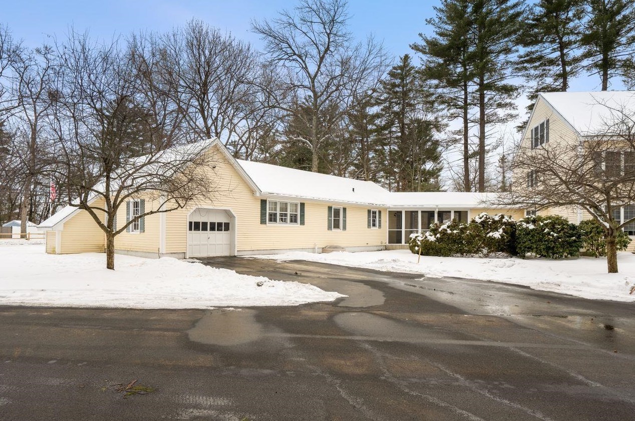 11 Mcelwain St, Merrimack NH  03054-3664 exterior
