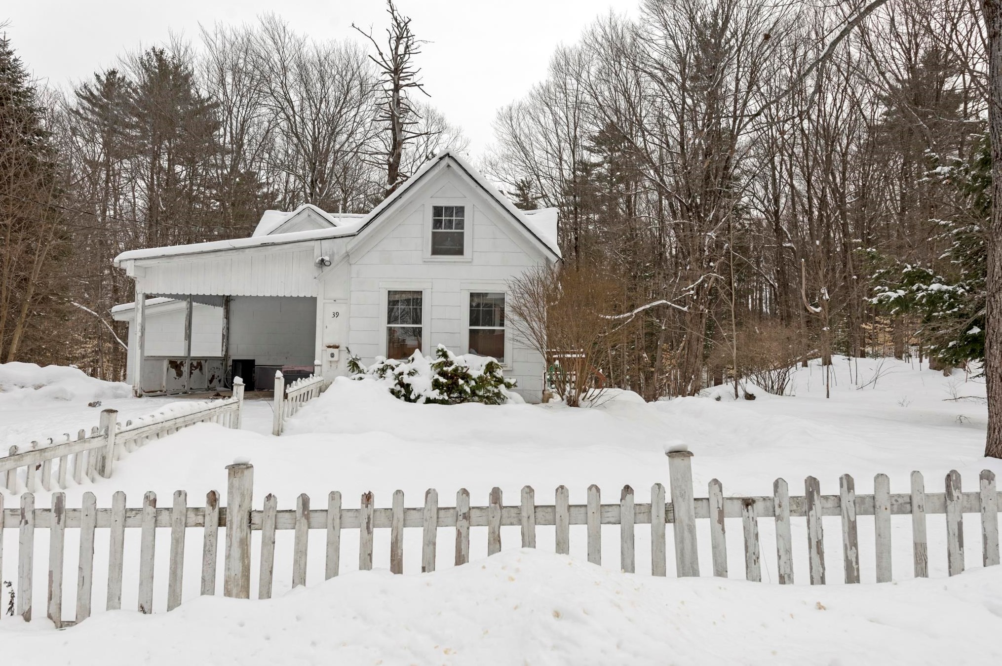 39 Pleasant St, Bridgewater NH  03264-1117 exterior