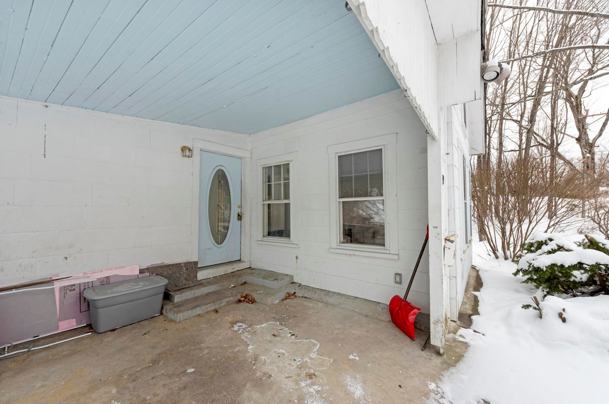 39 Pleasant St, Bridgewater NH  03264-1117 exterior