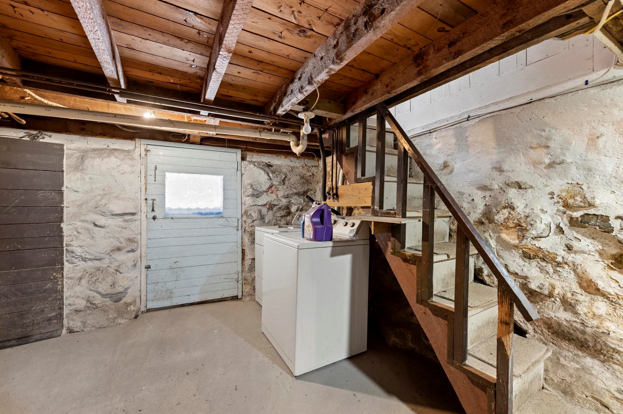 39 Pleasant St, Bridgewater NH  03264-1117 exterior