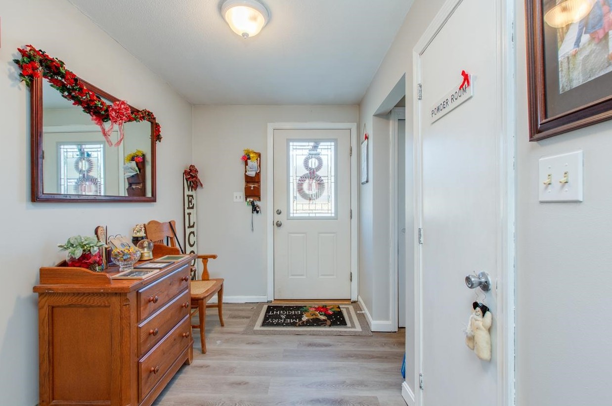 101 Bayberry Ln, Londonderry, NH 03053