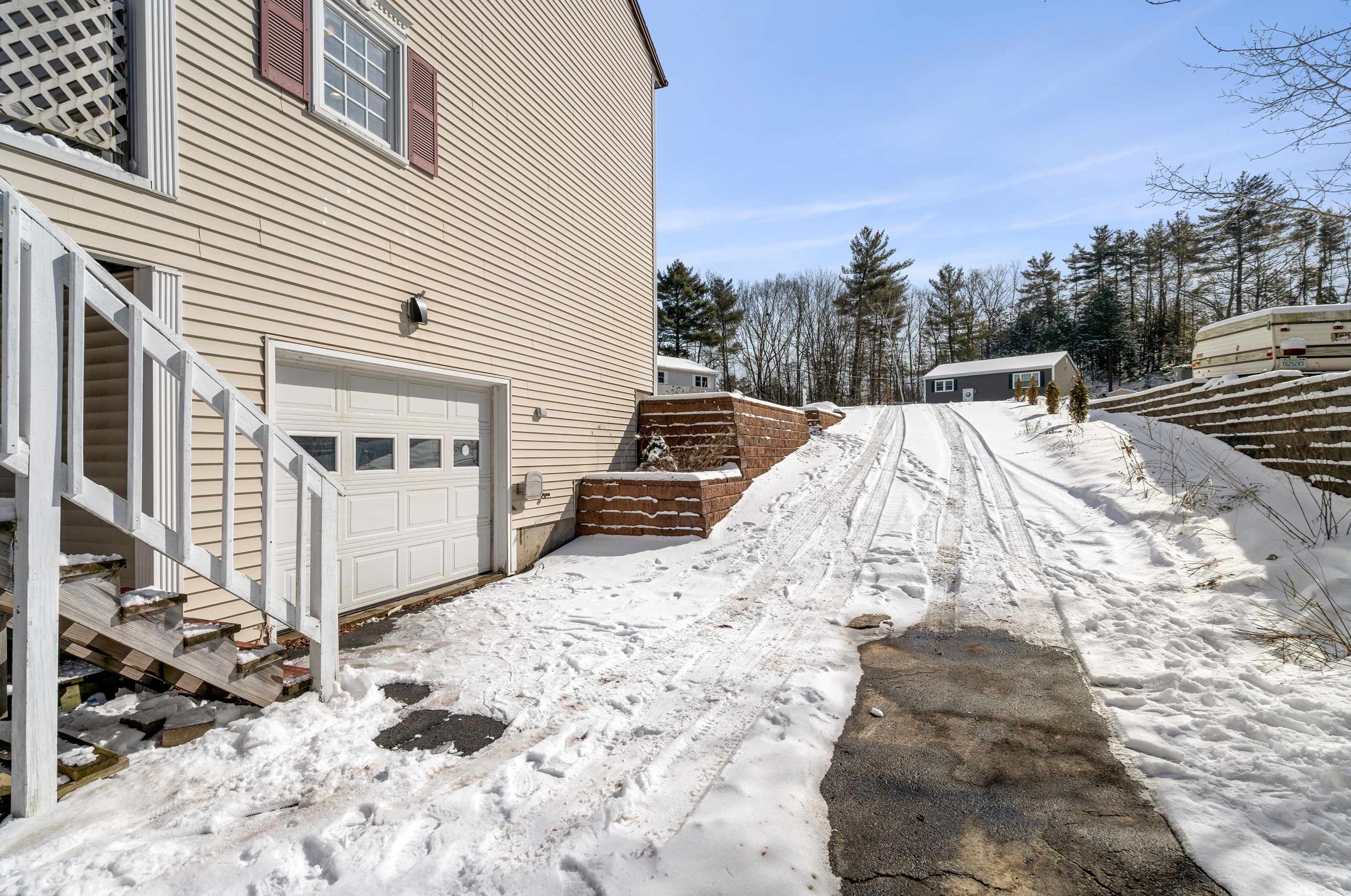 4 Springer Rd, Manchester NH  03106-1316 exterior