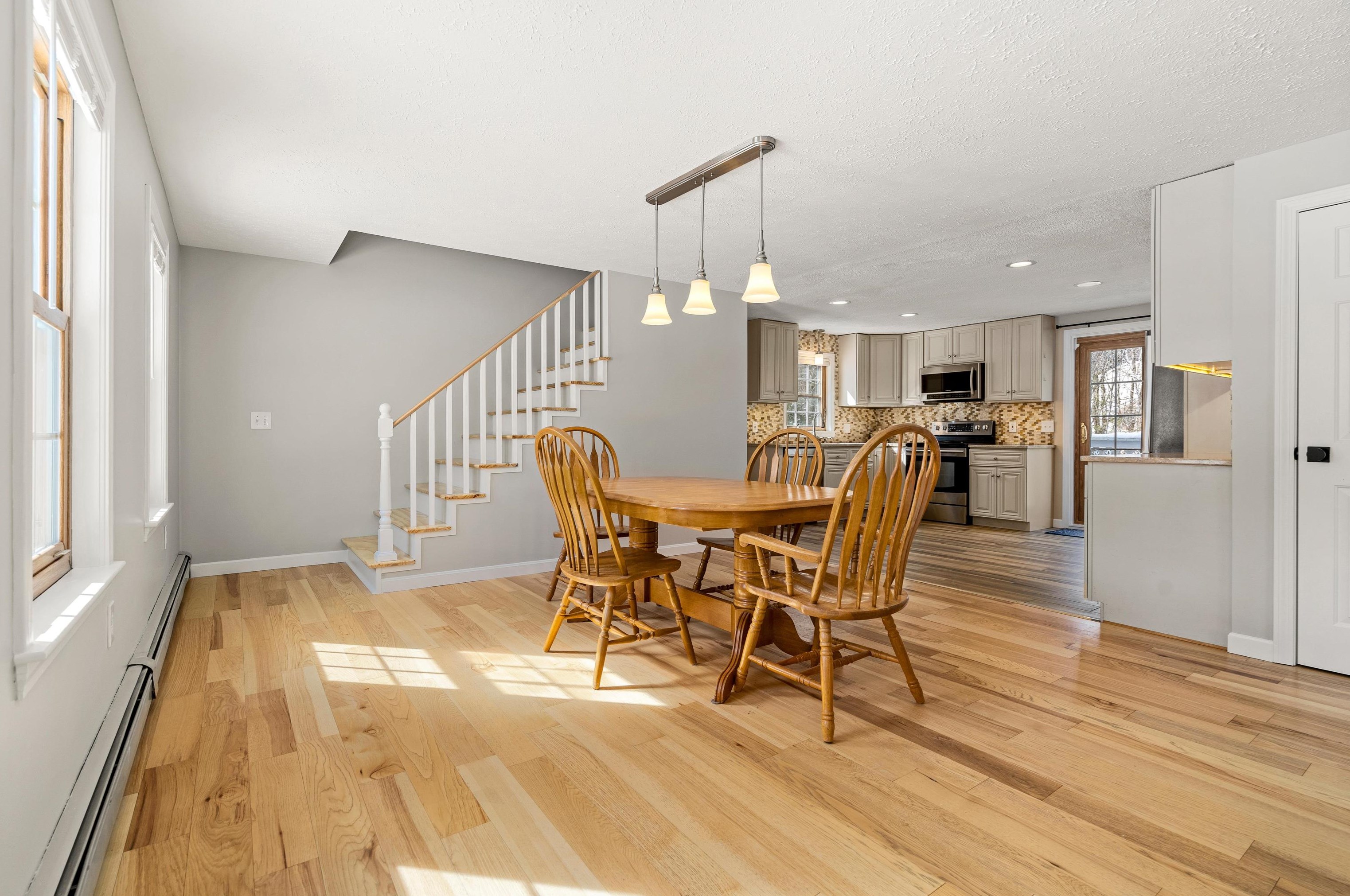 4 Springer Rd, Manchester NH  03106-1316 exterior