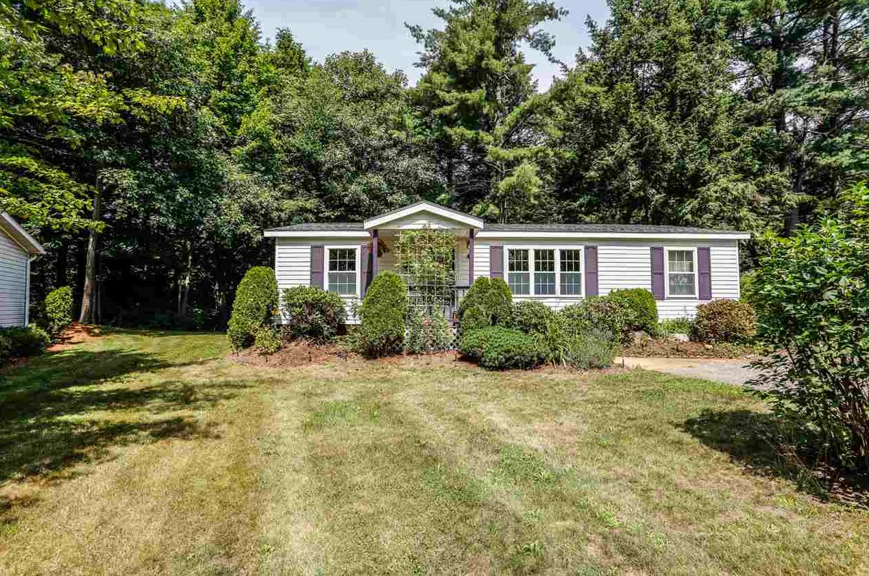 10 Lilac Ln, Belmont, NH 03220