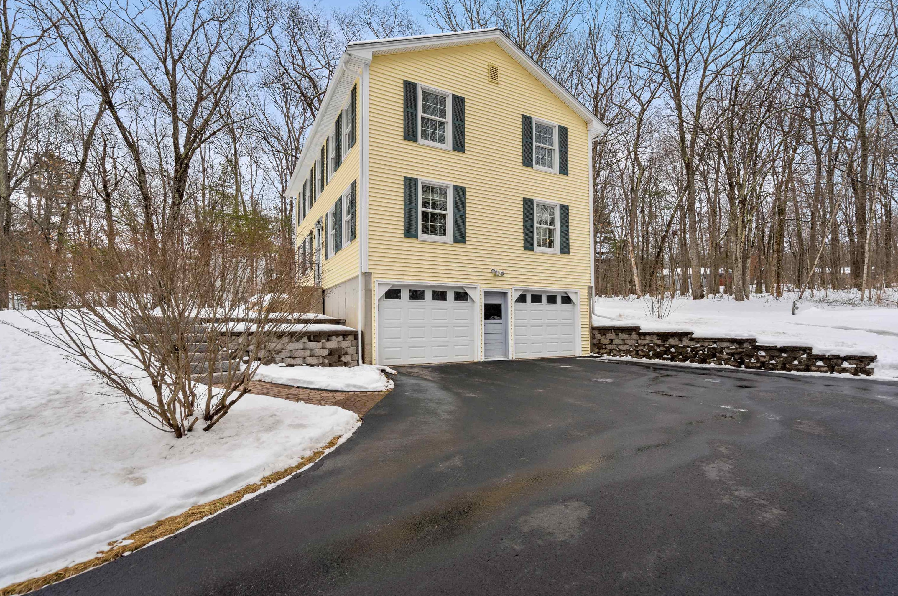 5 Connors St, Londonderry, NH 03053
