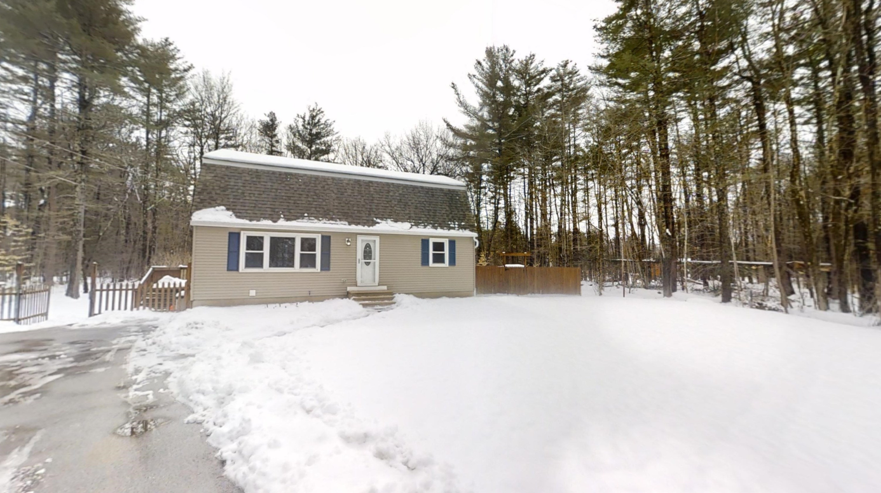 18 Bartlett St, Newton, NH 03858