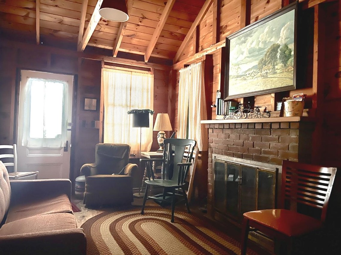 32 Cottage Rd, Bridgewater NH  03222-3704 exterior