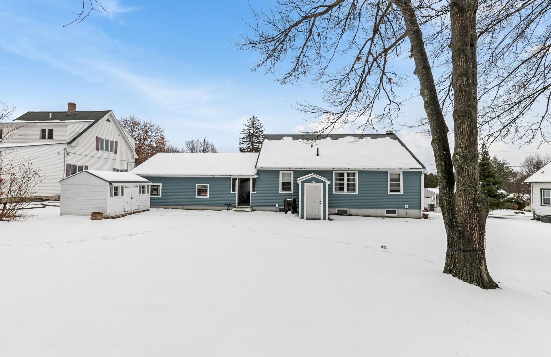 82 Alpine St, Manchester NH  03102-4602 exterior