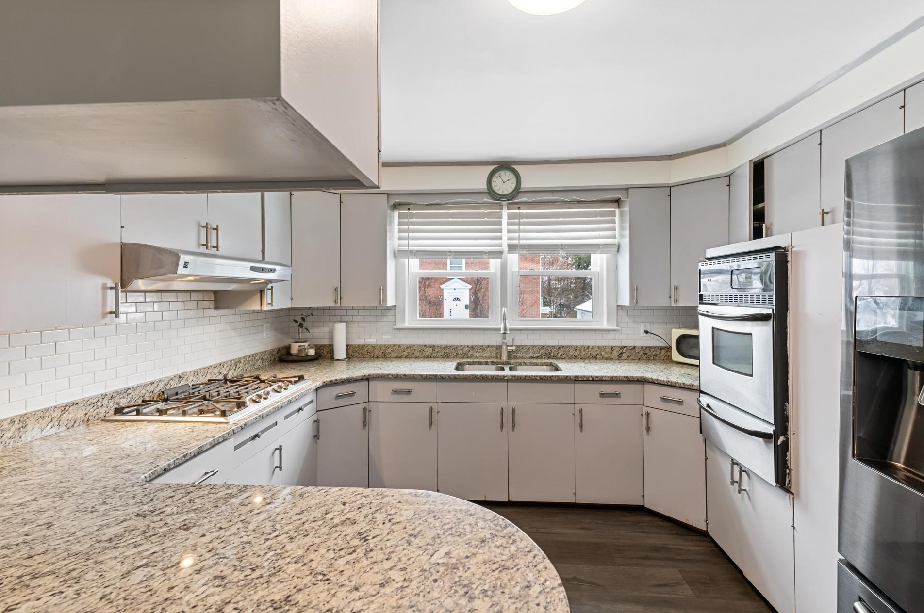 82 Alpine St, Manchester NH  03102-4602 exterior