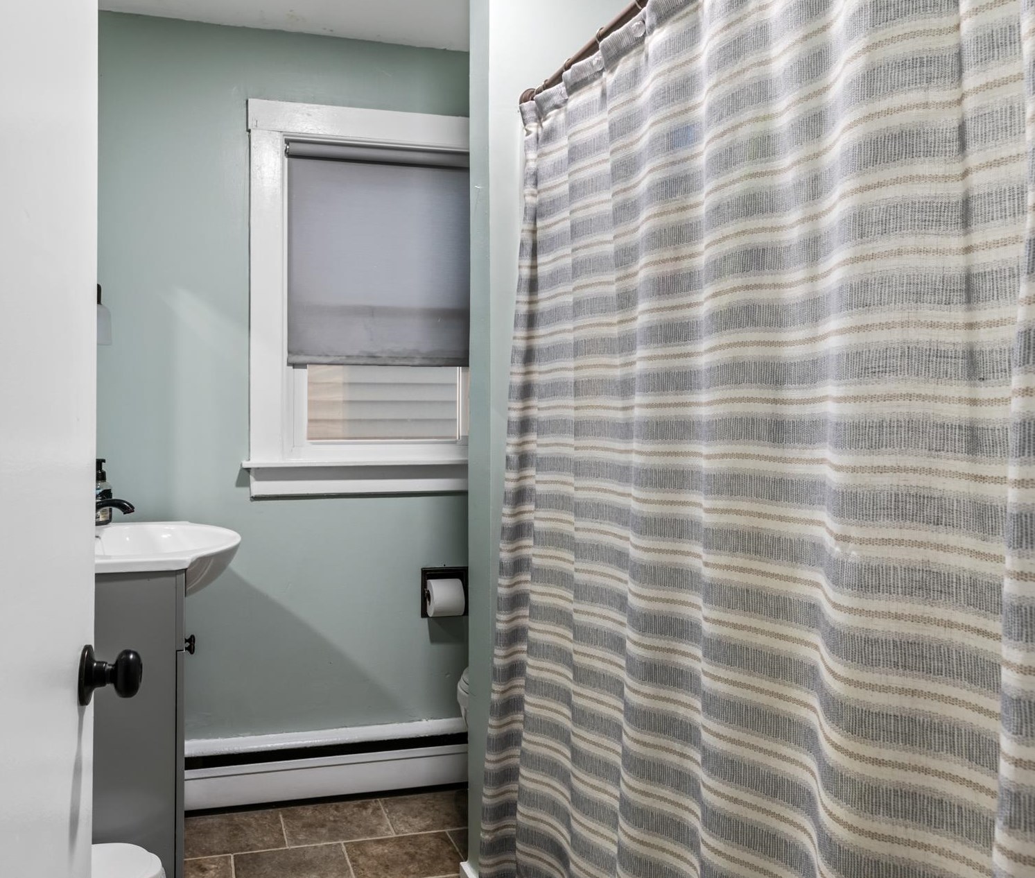 82 Alpine St, Manchester NH  03102-4602 exterior