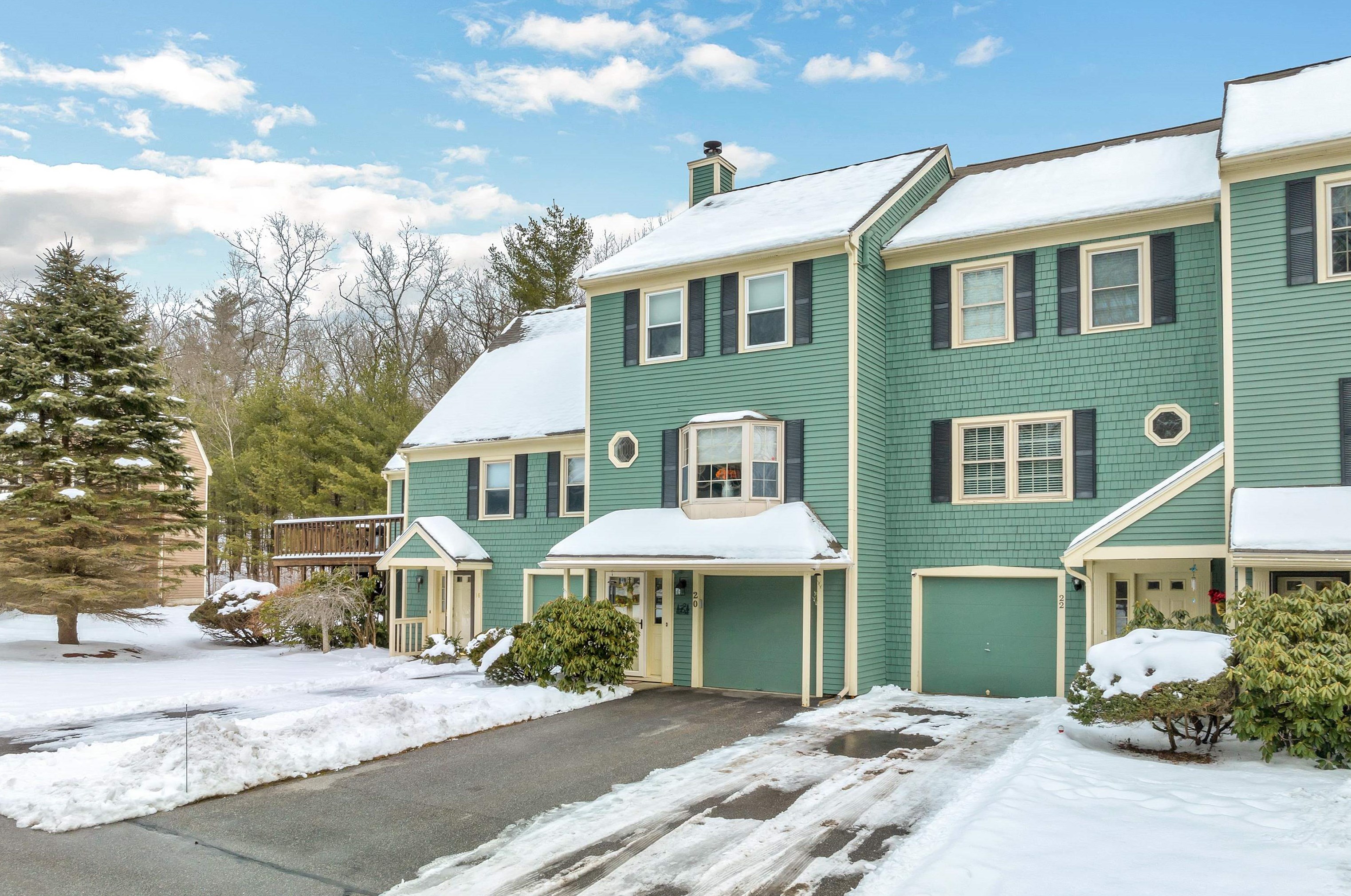 20 Walnut Cir, Merrimack NH  03054-2657 exterior