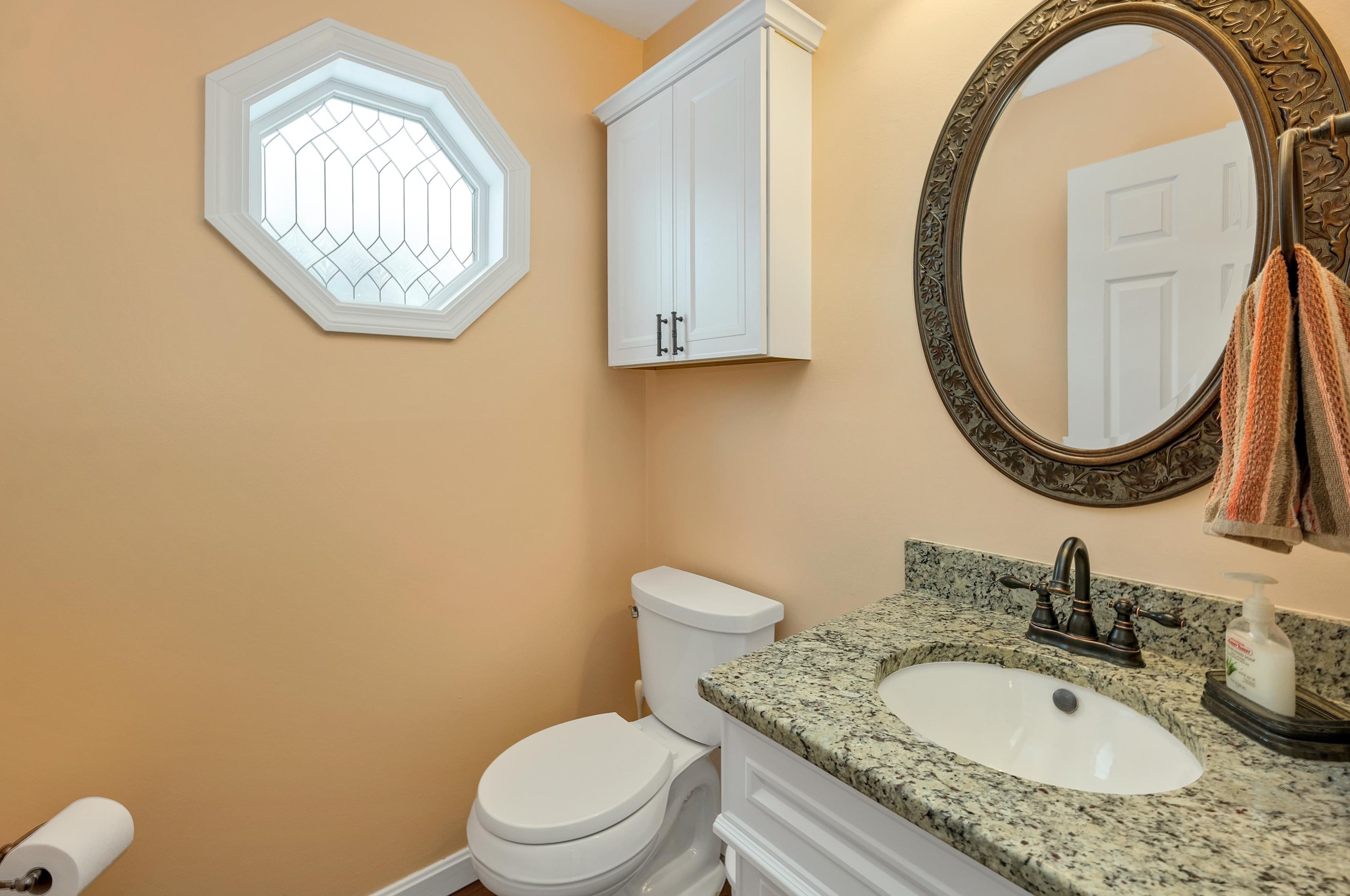 20 Walnut Cir, Merrimack NH  03054-2657 exterior