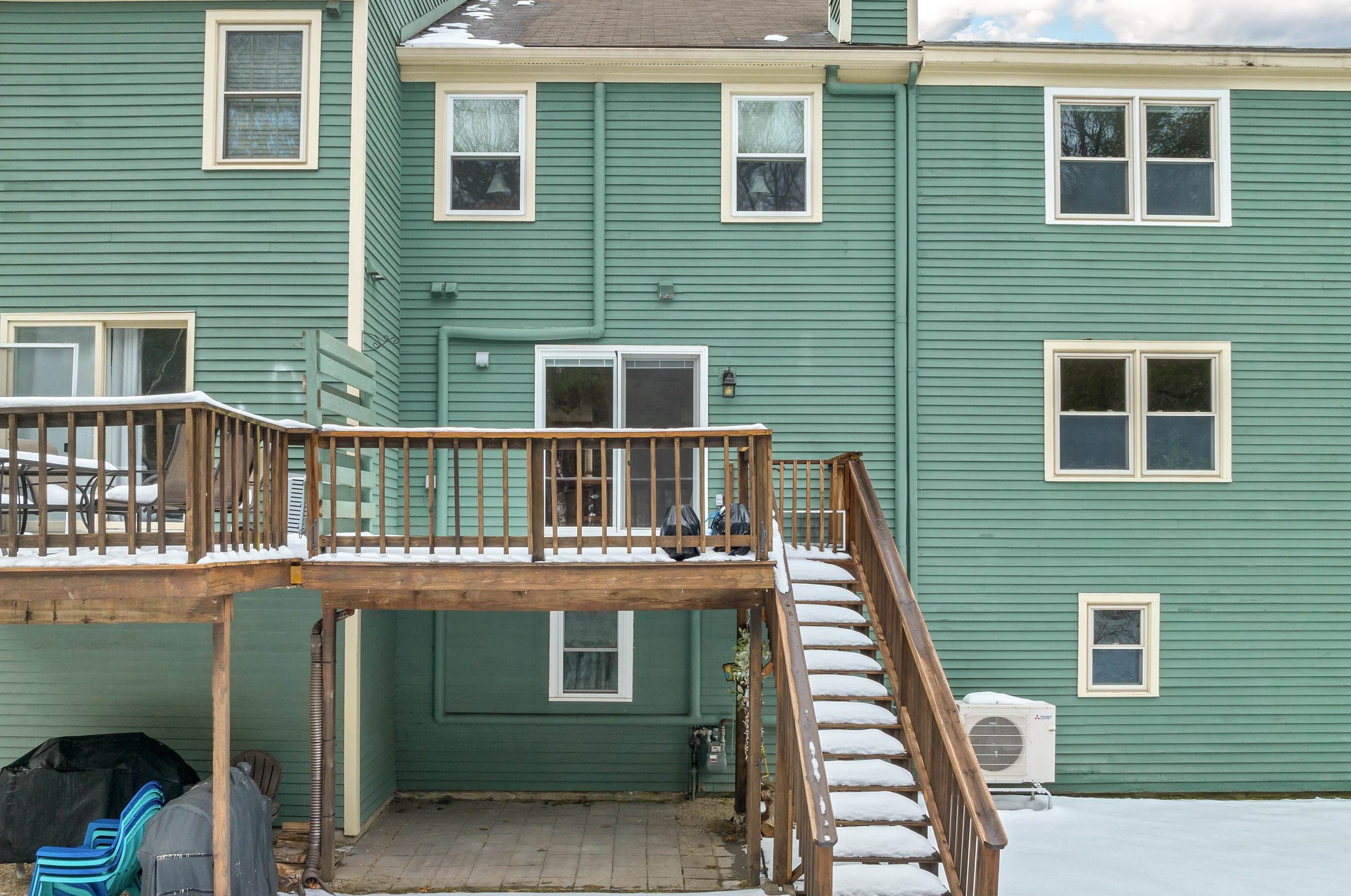 20 Walnut Cir, Merrimack NH  03054-2657 exterior